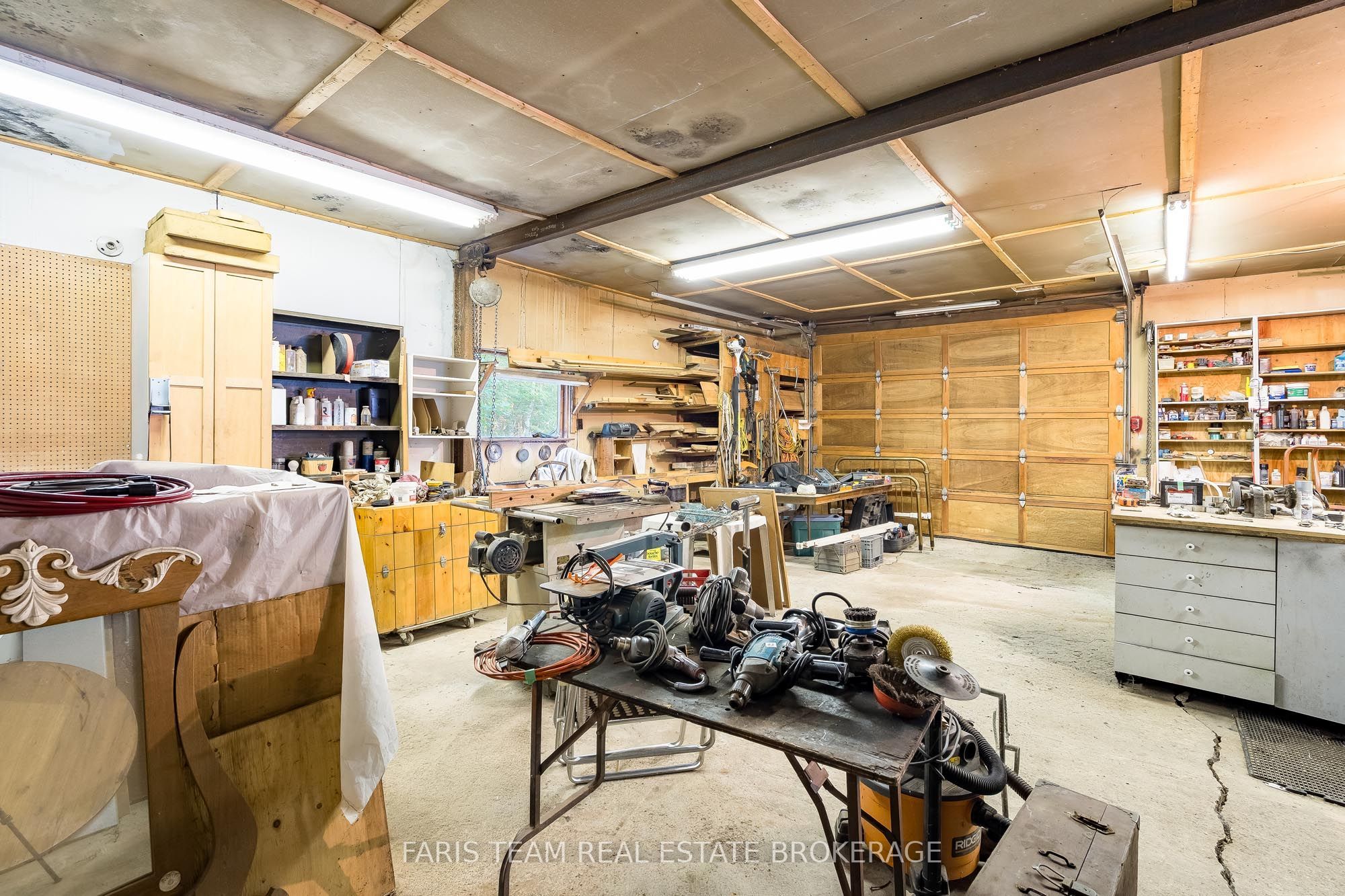 2554 Champlain Road Property Photo 35