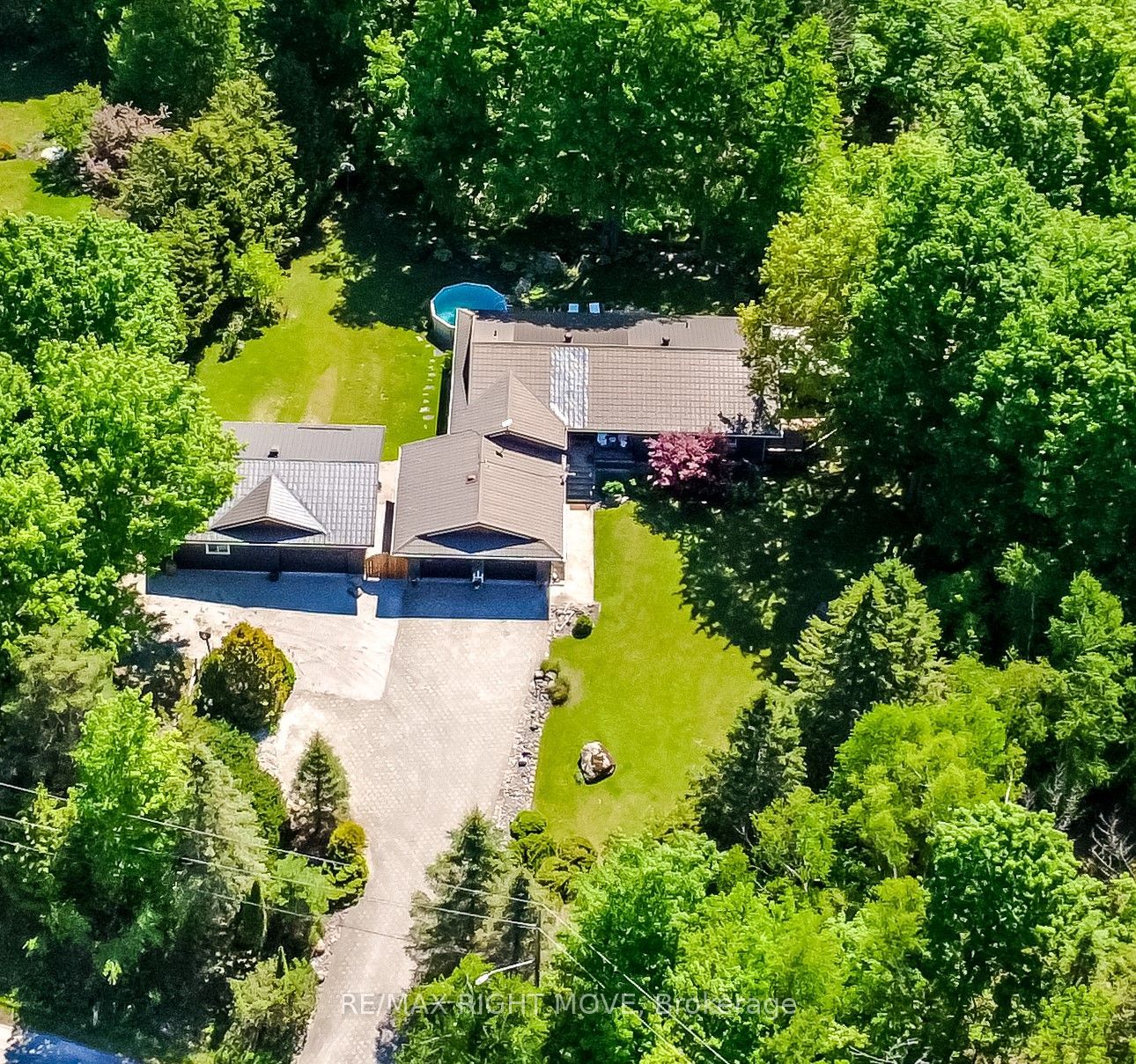 1220 Birchcliffe Crescent