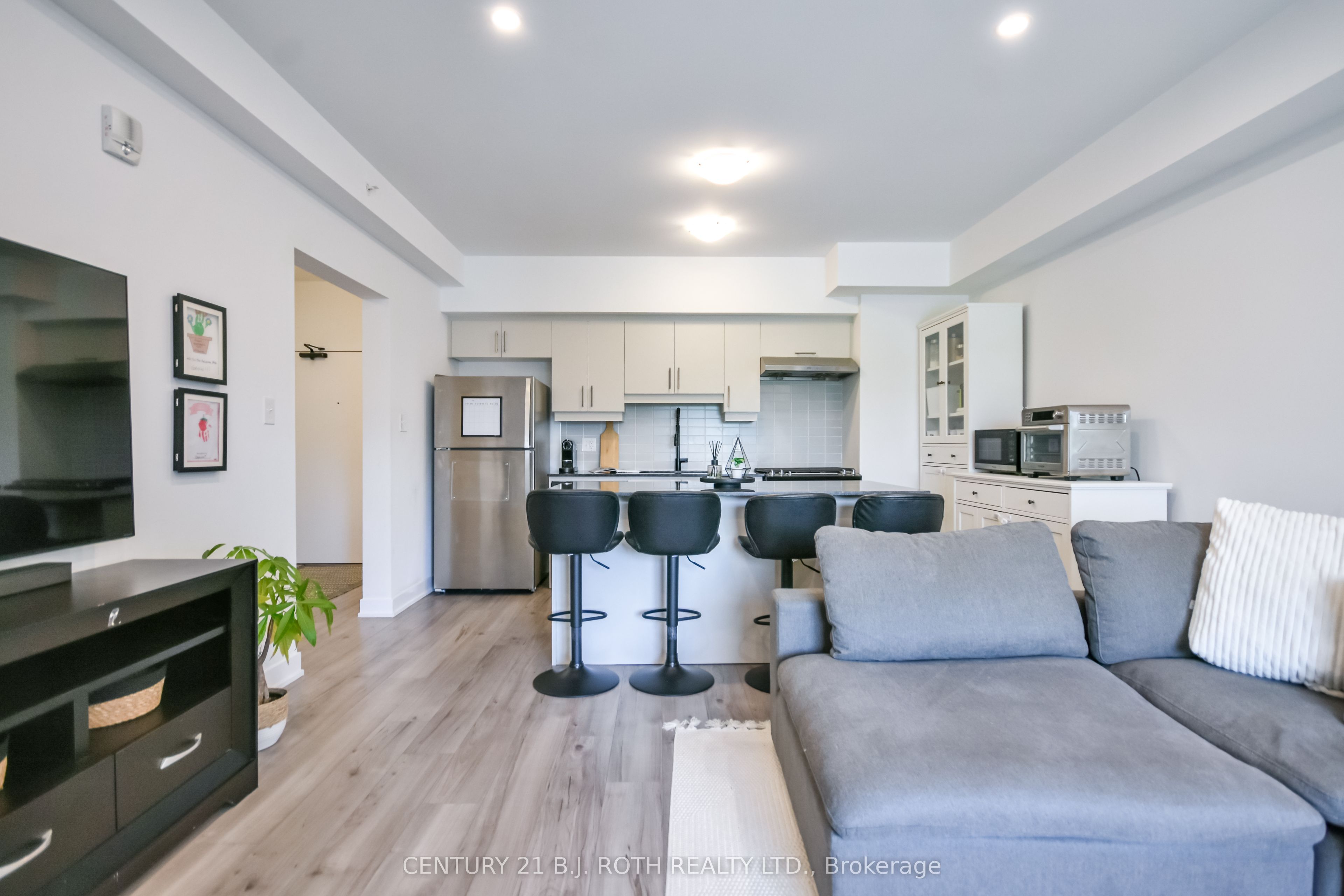 8 Culinary Lane 604 Property Photo 8