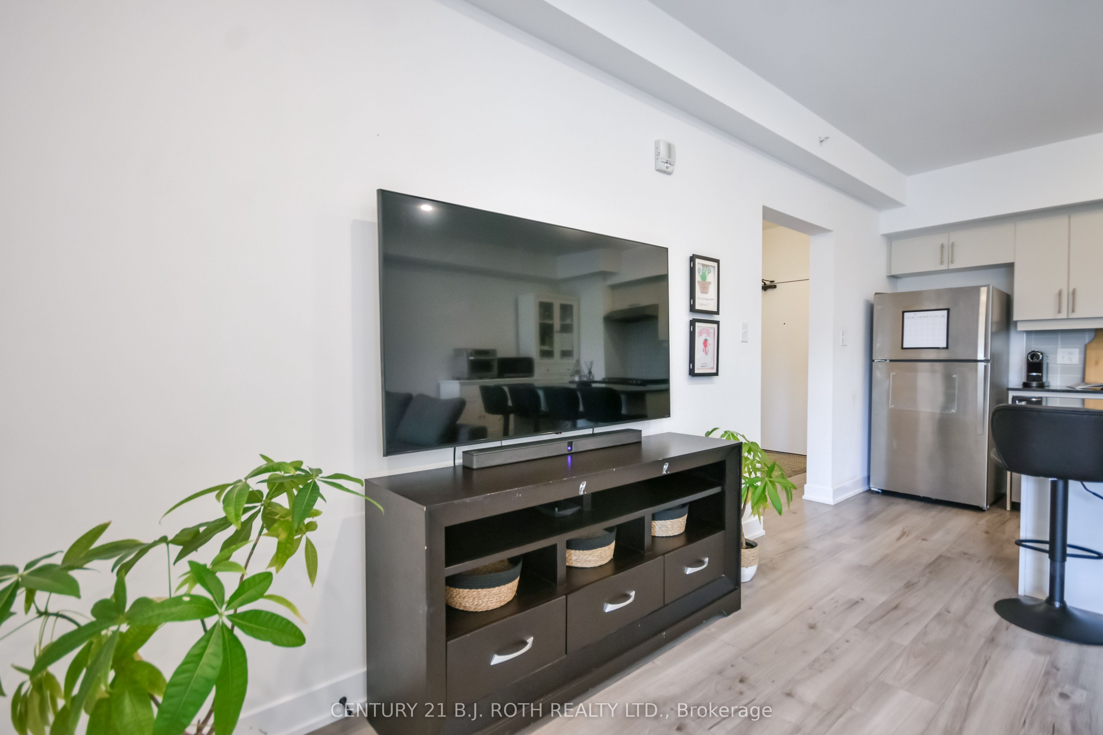 8 Culinary Lane 604 Property Photo 10