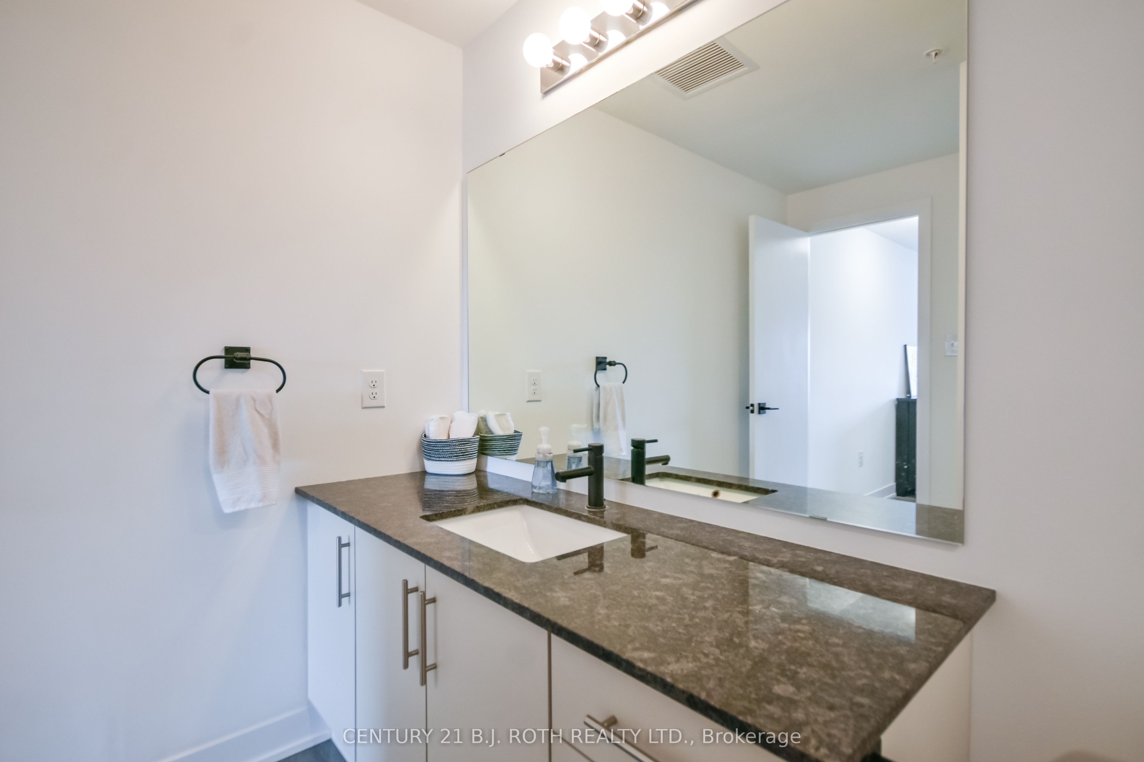 8 Culinary Lane 604 Property Photo 18