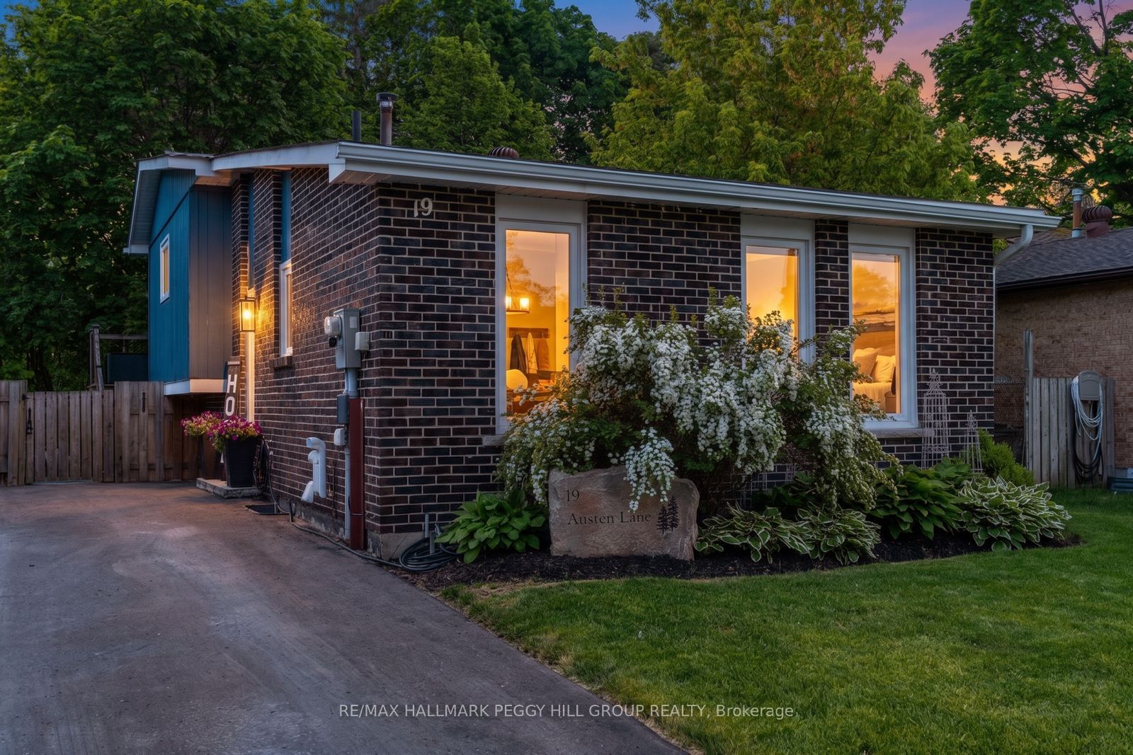 19 Austen Lane Property Photo 1