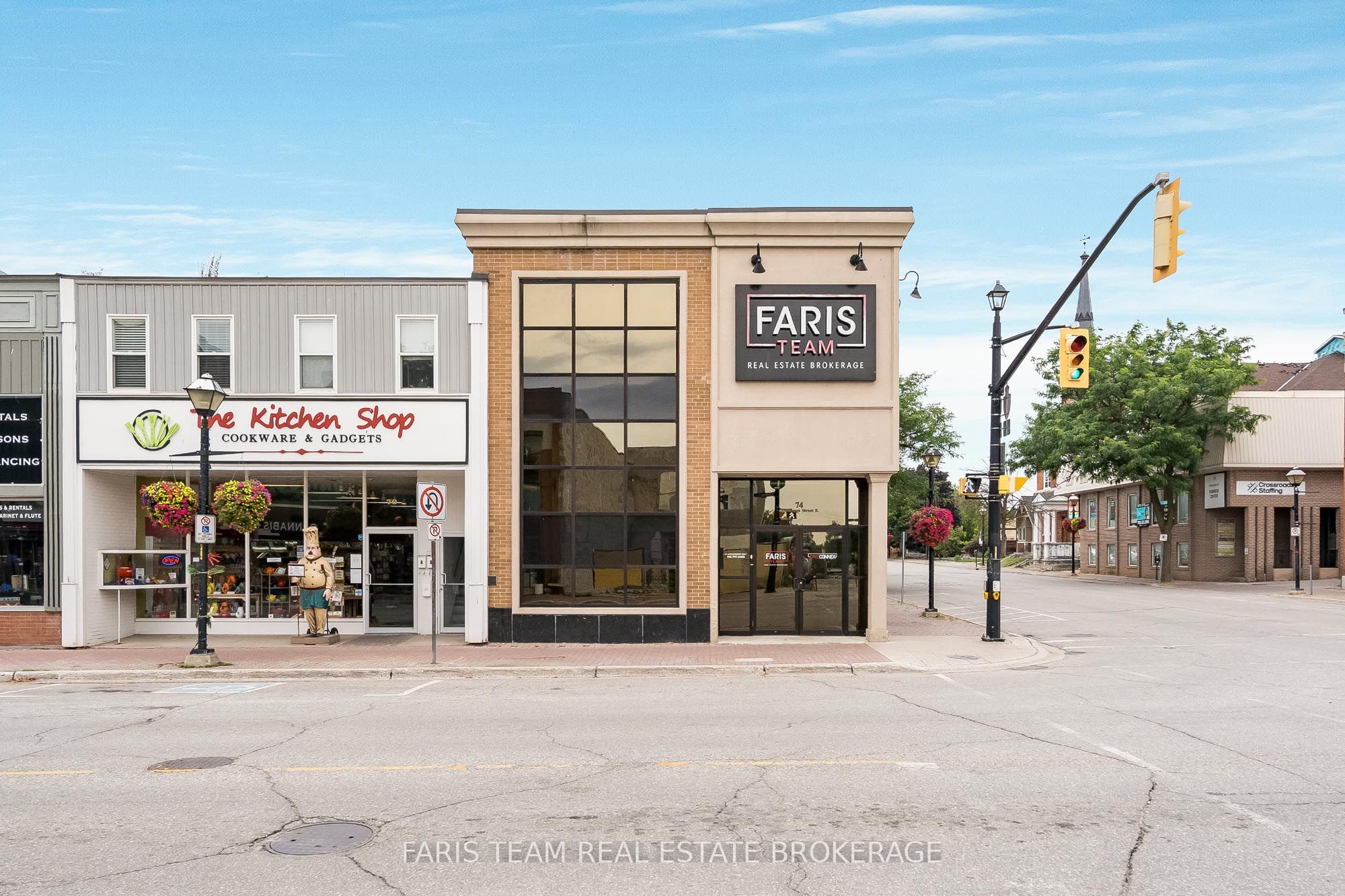 74 Mississaga Street E