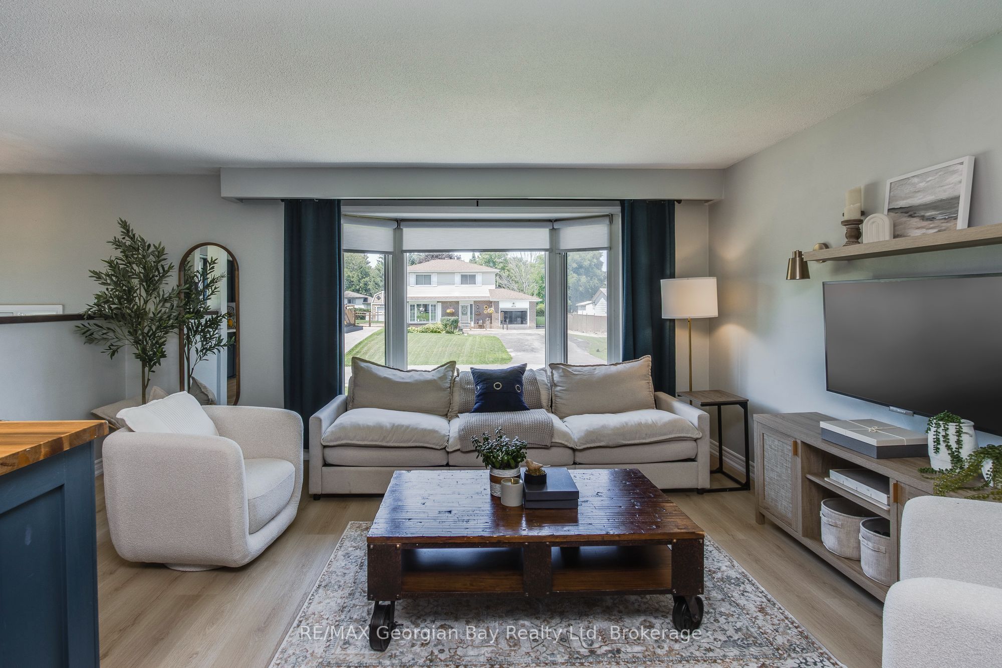 475 Athabaska Street Property Photo 11