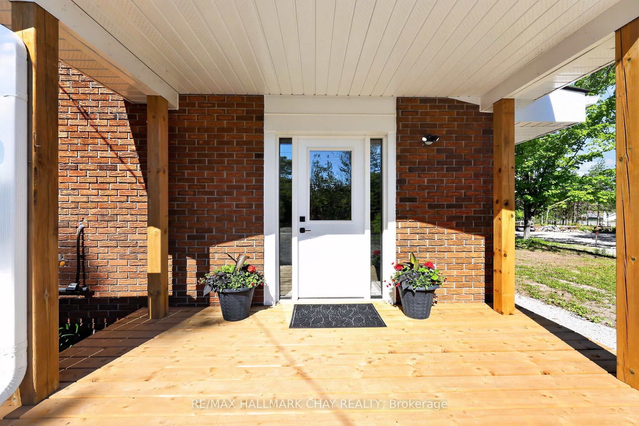 8717 Beachwood Road Property Photo 2