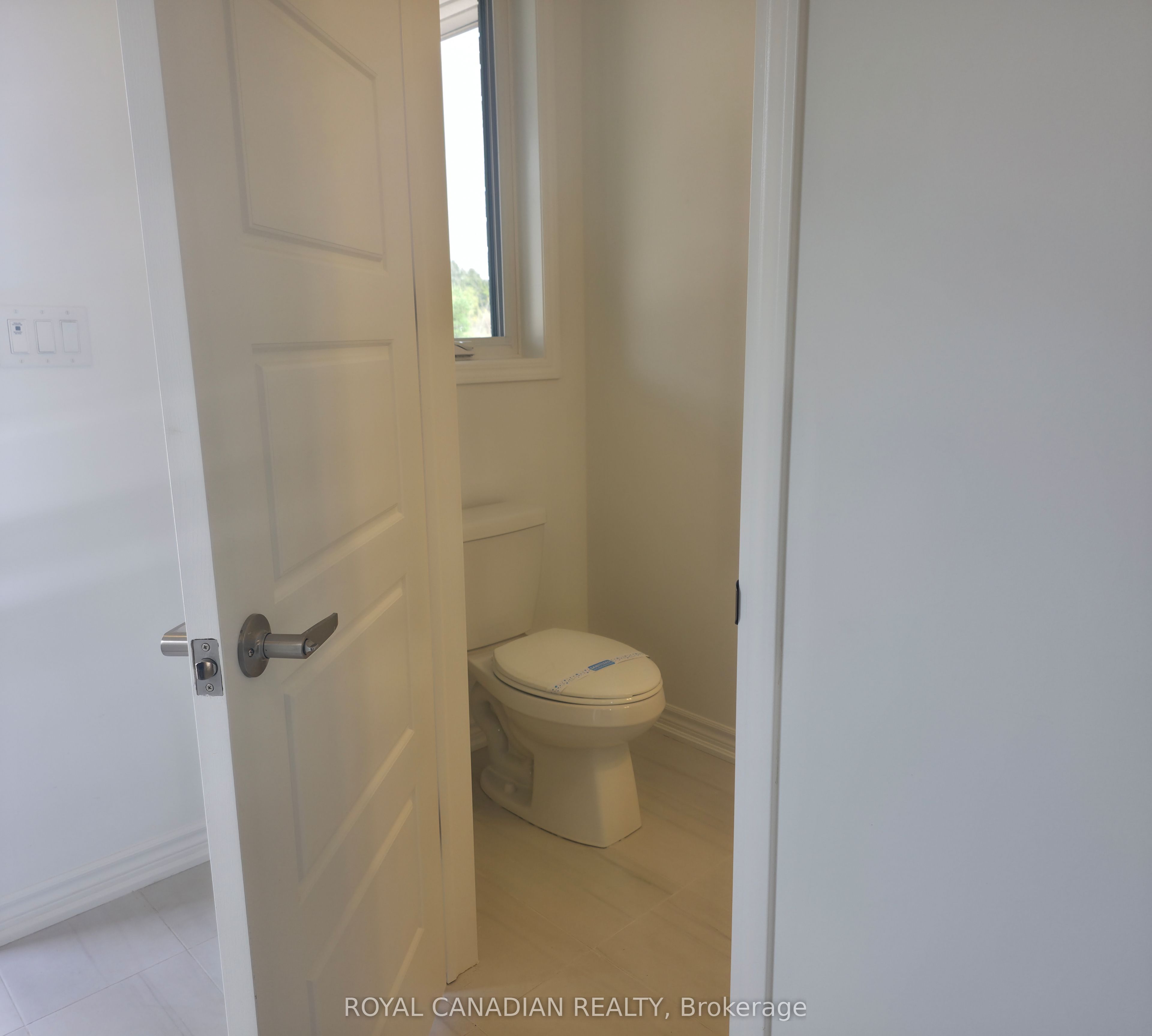 123 Vinewood Crescent Property Photo 5