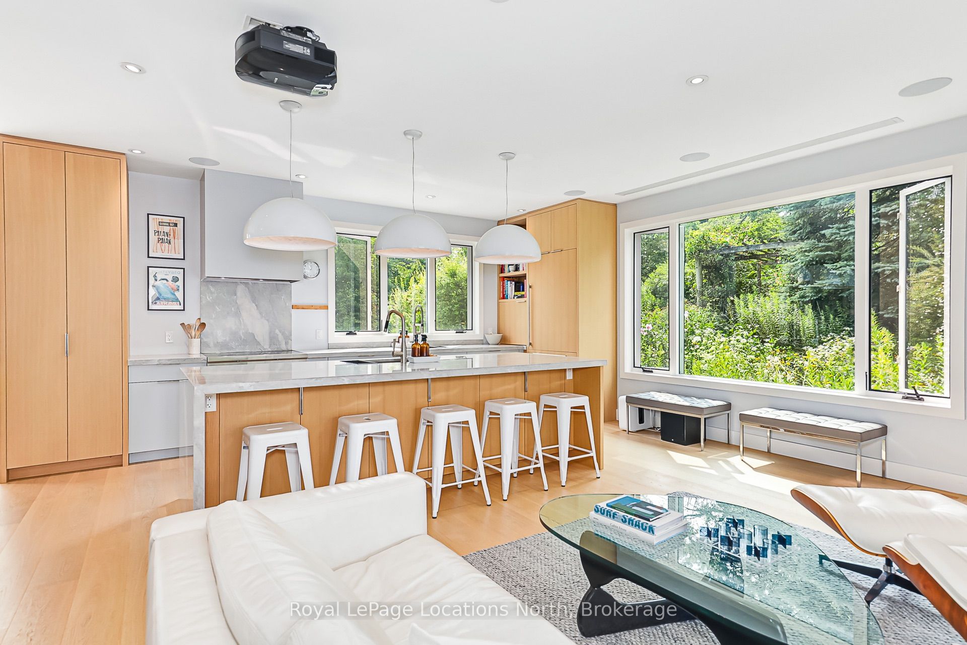 1664 10 Concession N Property Photo 4