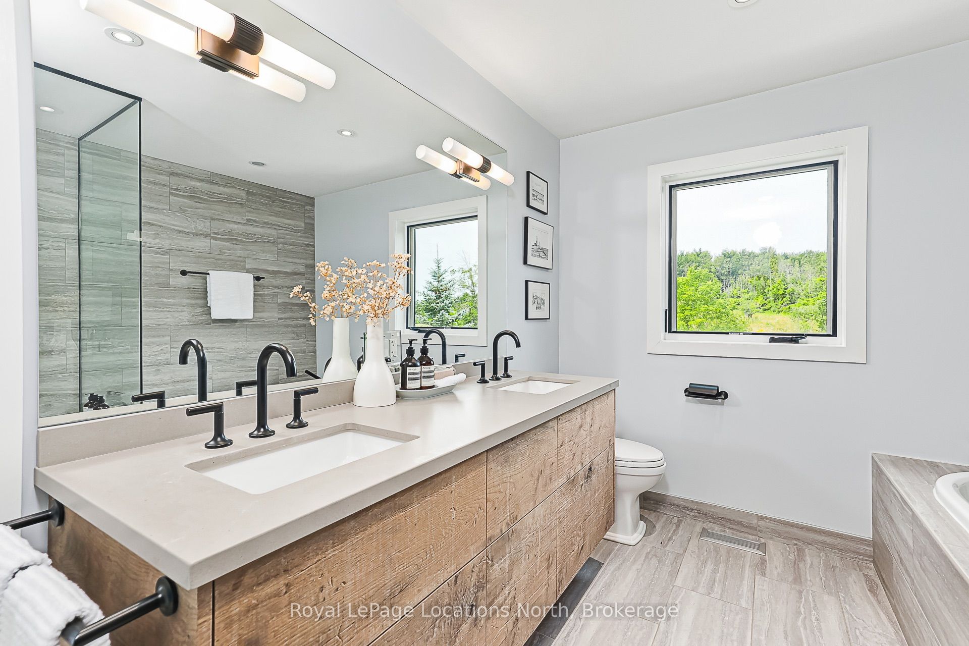 1664 10 Concession N Property Photo 21