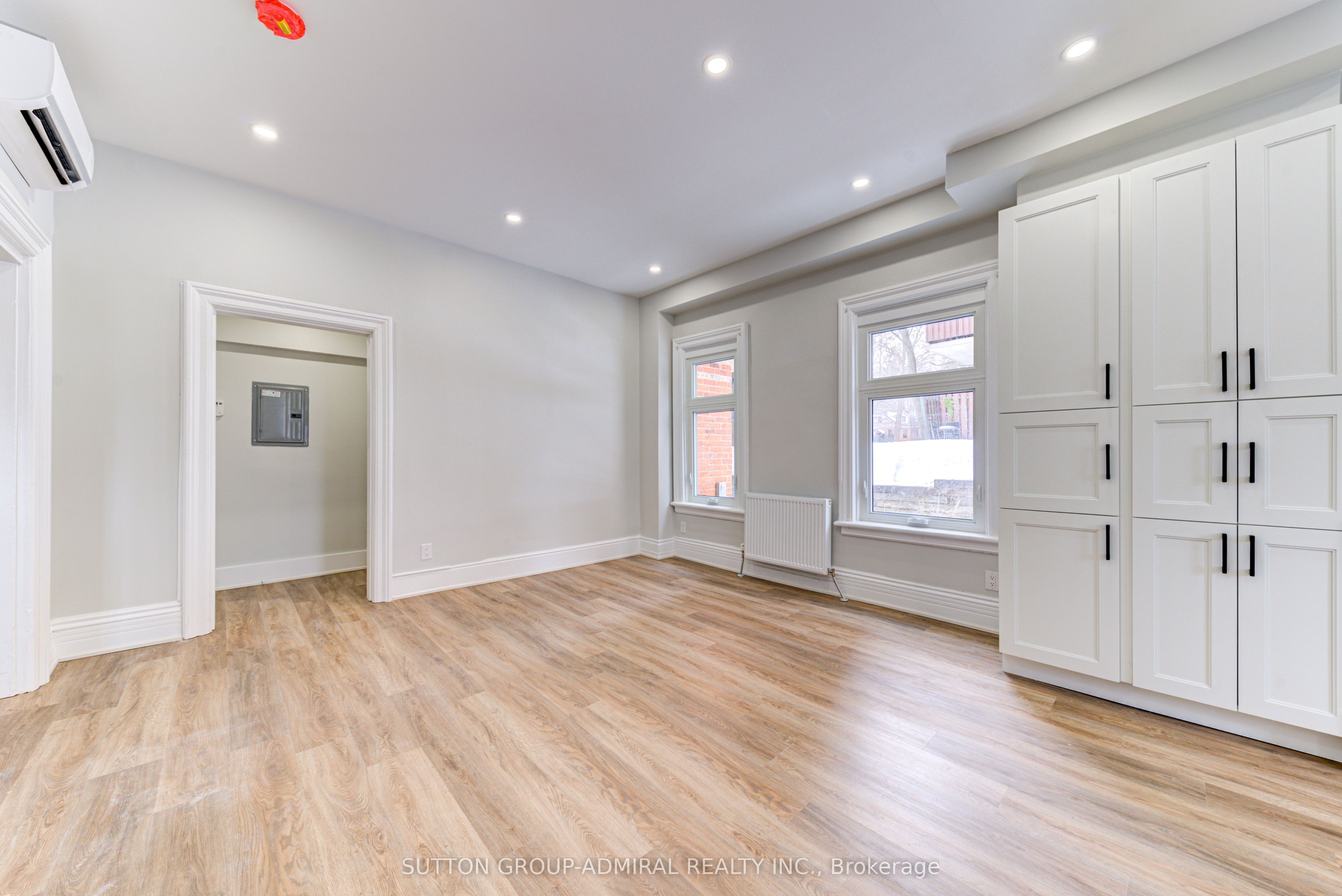 167 Collier Street 3 Property Photo 6