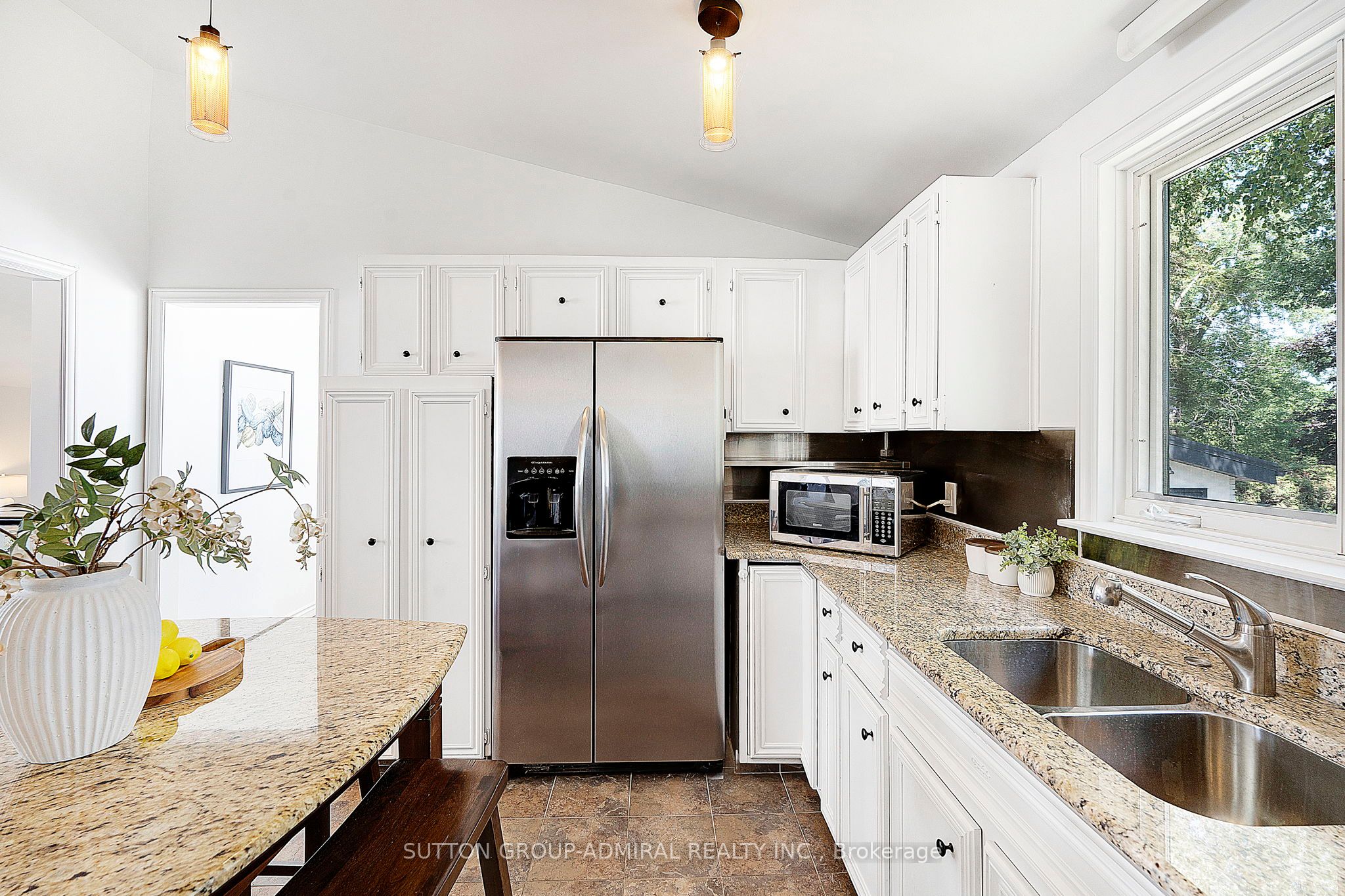 2232 Lakeshore Drive Property Photo 14