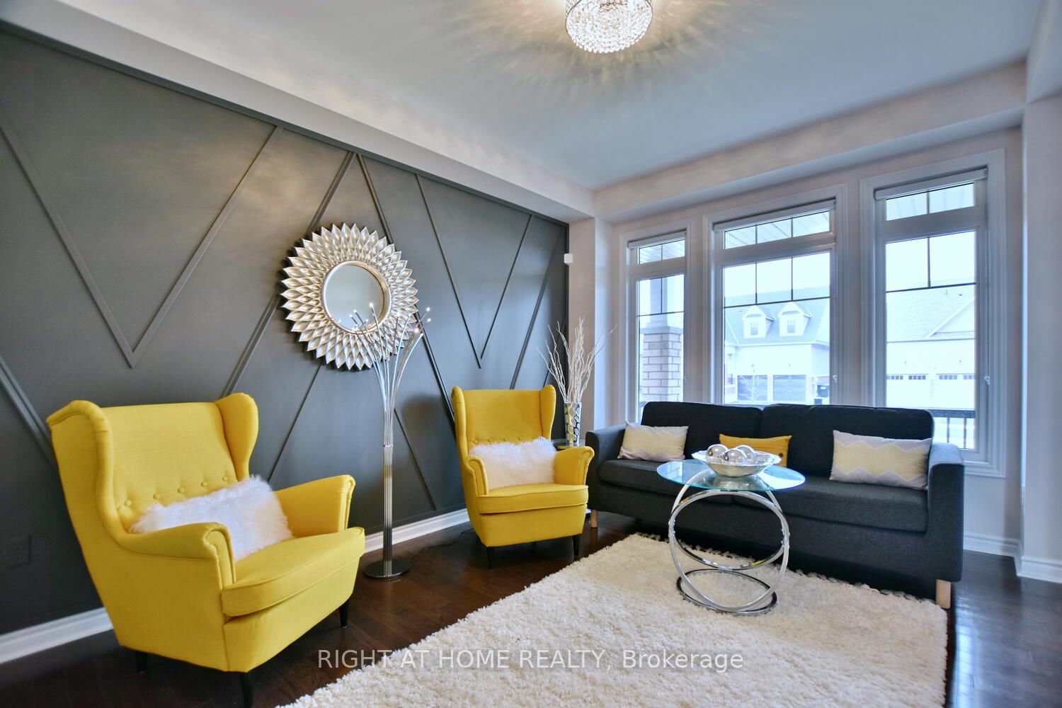 94 Kirby Avenue Property Photo 4