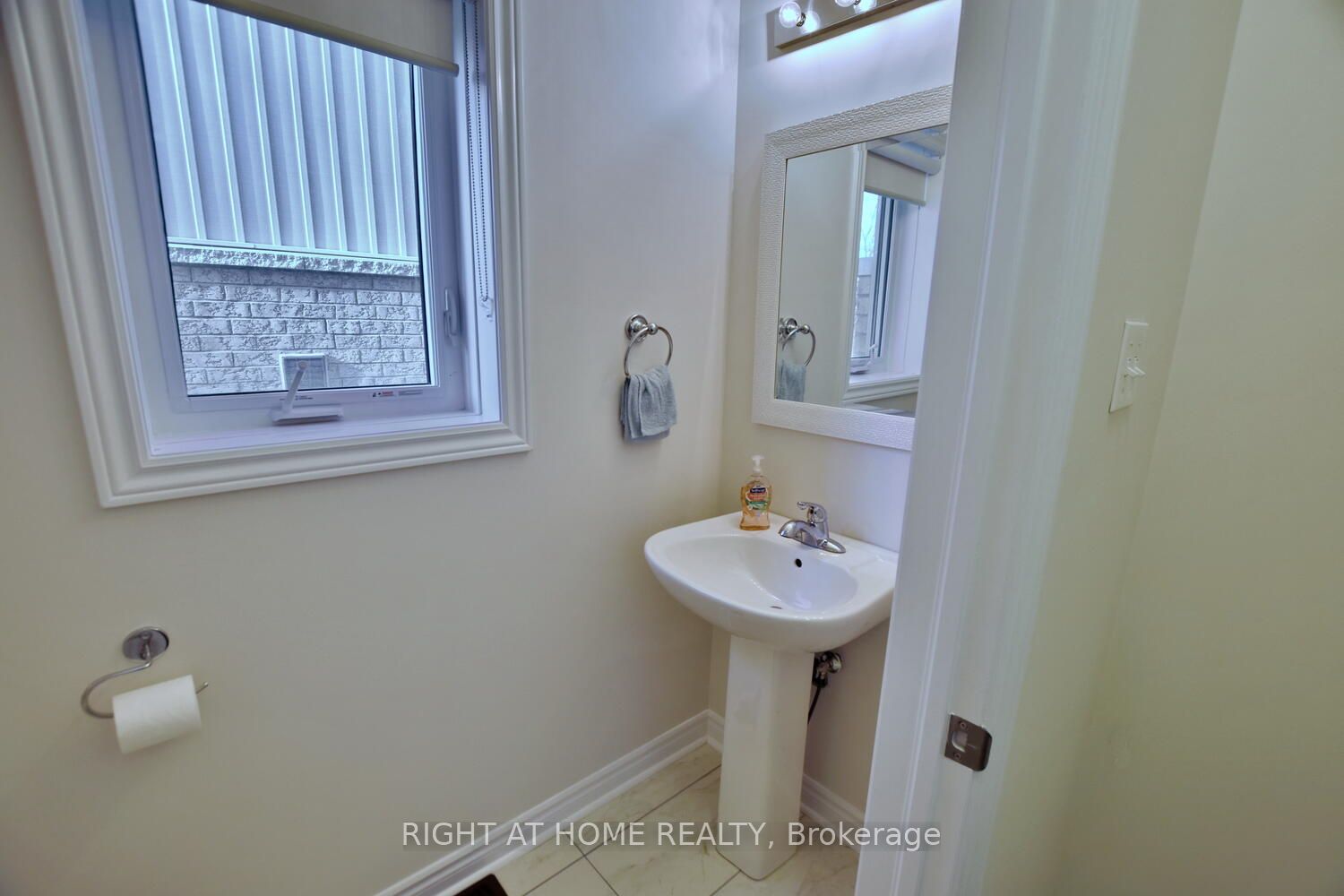 94 Kirby Avenue Property Photo 5