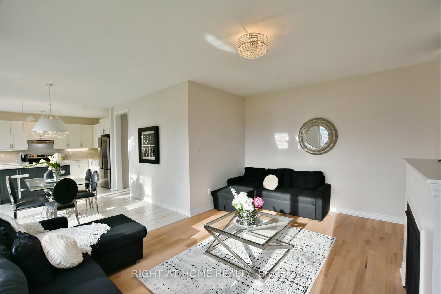 94 Kirby Avenue Property Photo 6