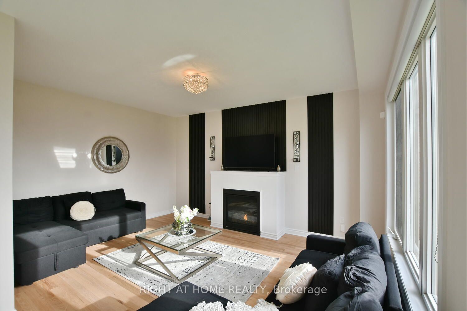 94 Kirby Avenue Property Photo 7