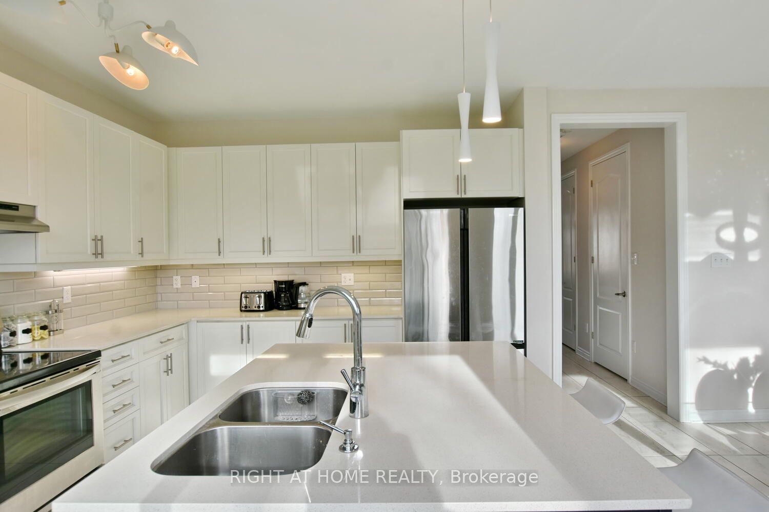 94 Kirby Avenue Property Photo 10
