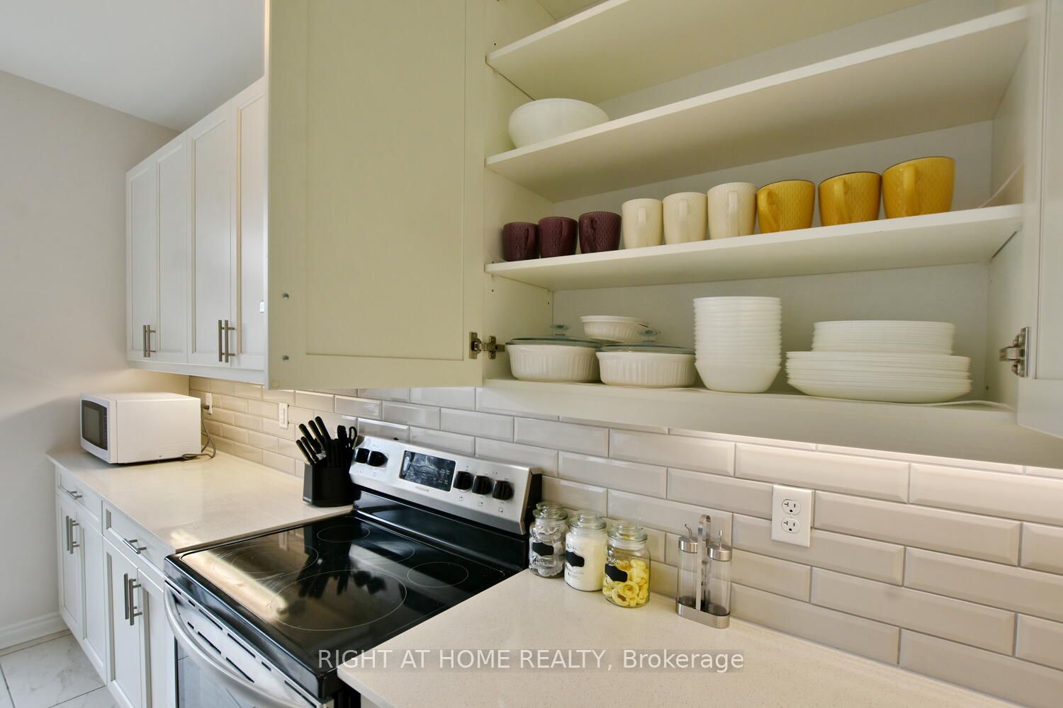 94 Kirby Avenue Property Photo 11
