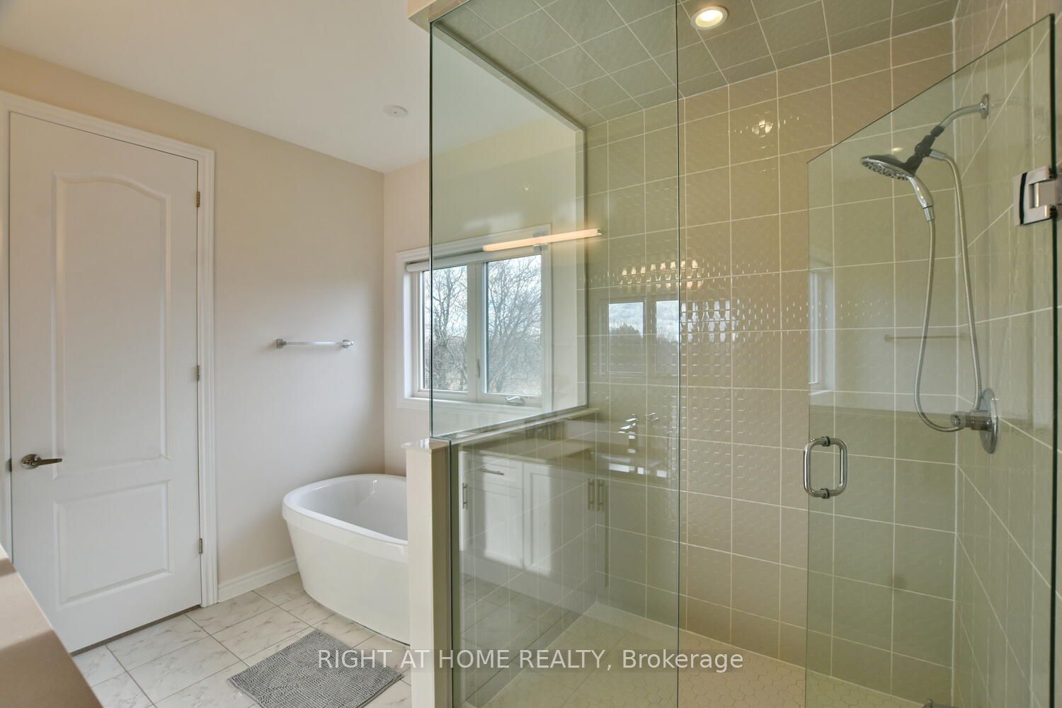 94 Kirby Avenue Property Photo 15