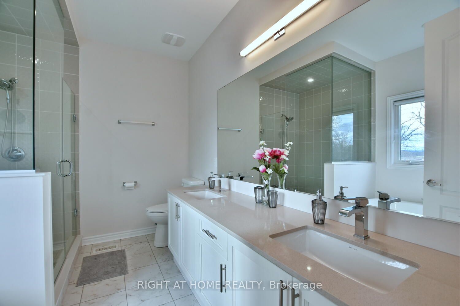 94 Kirby Avenue Property Photo 16