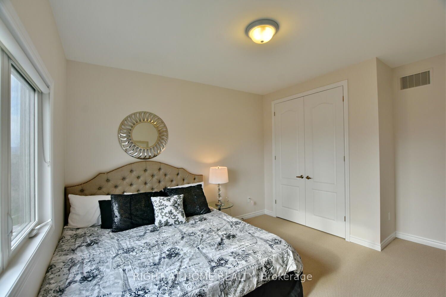 94 Kirby Avenue Property Photo 17