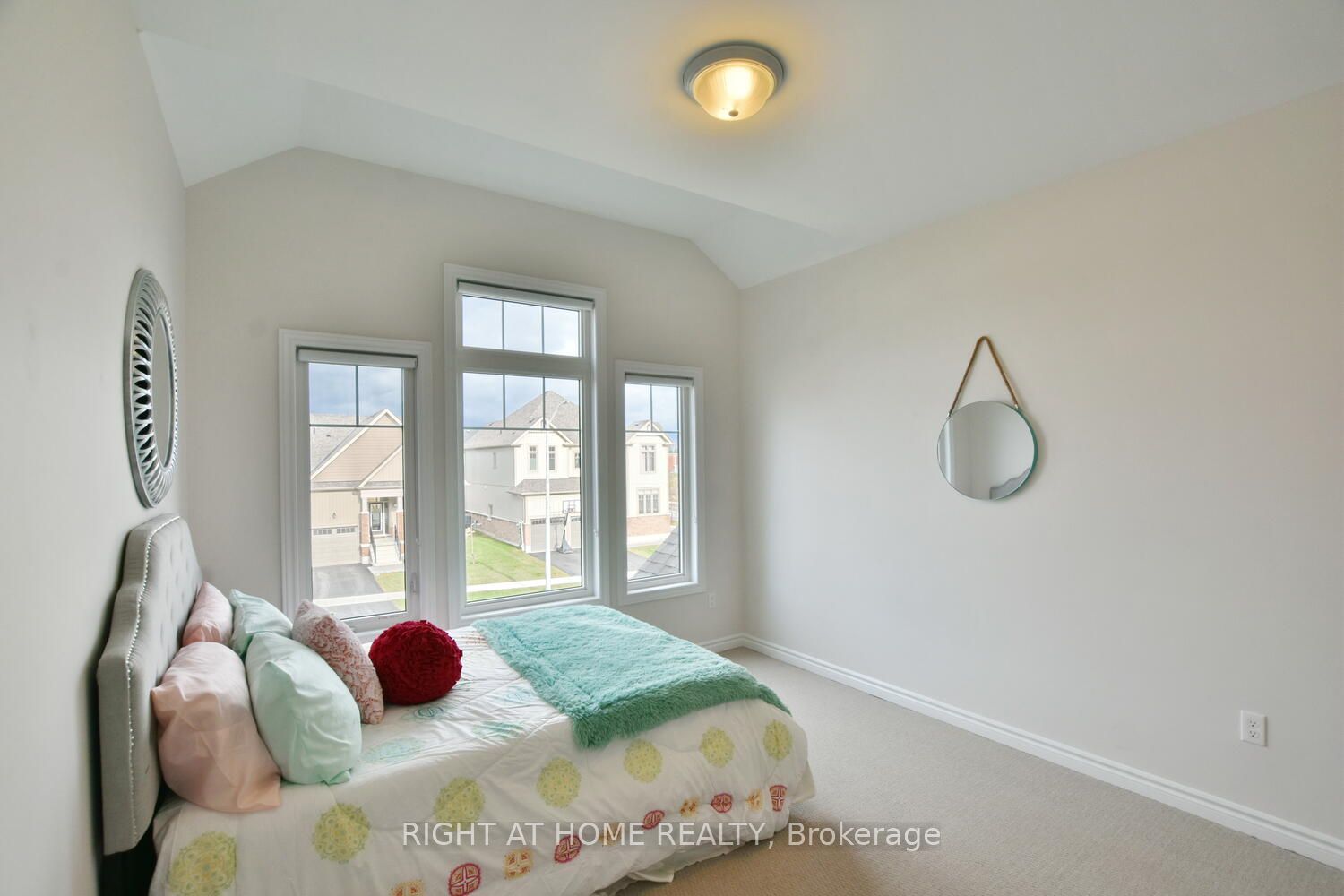 94 Kirby Avenue Property Photo 19