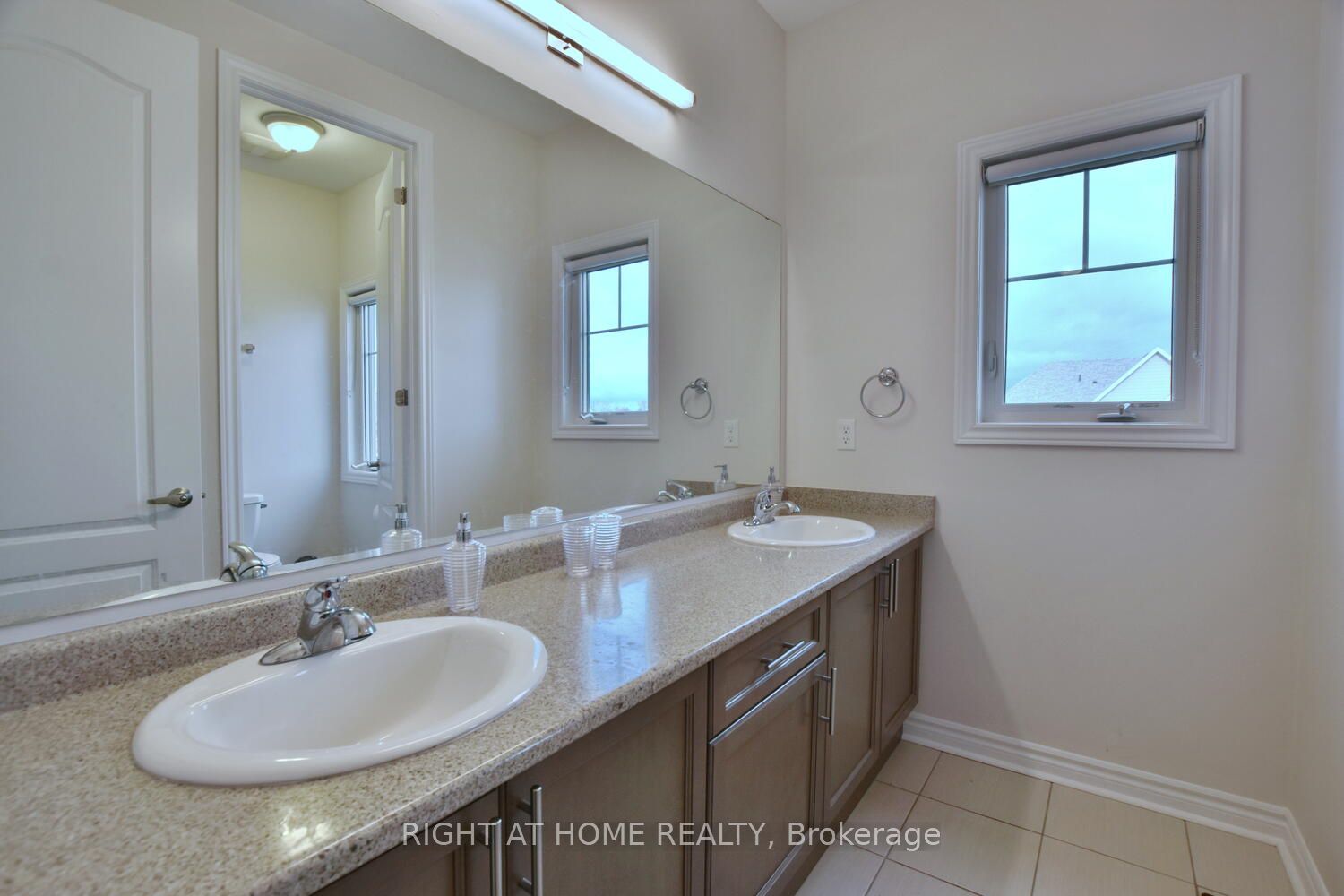 94 Kirby Avenue Property Photo 21
