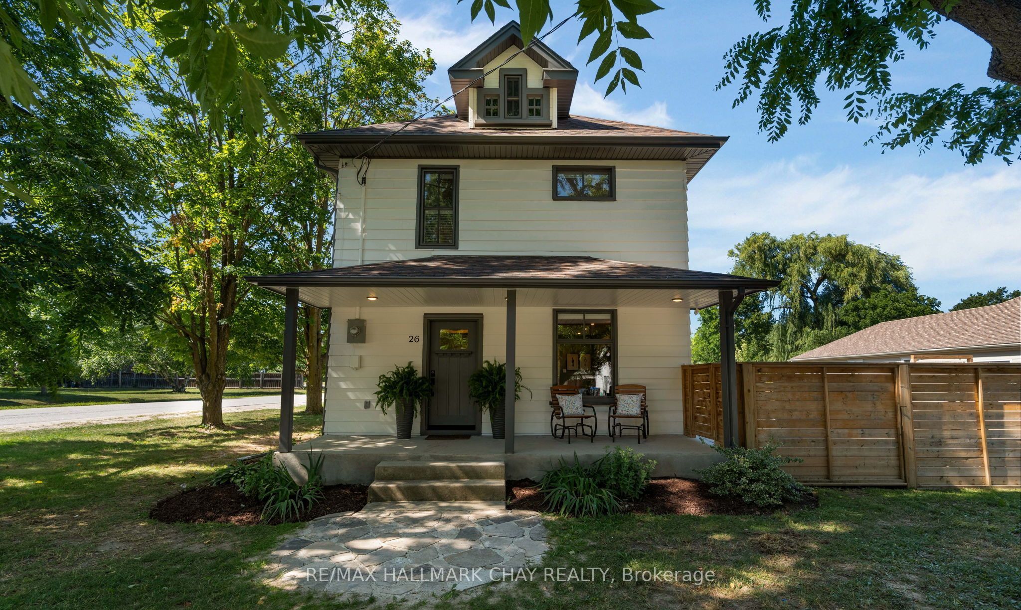 26 Edward Street W Property Photo 1