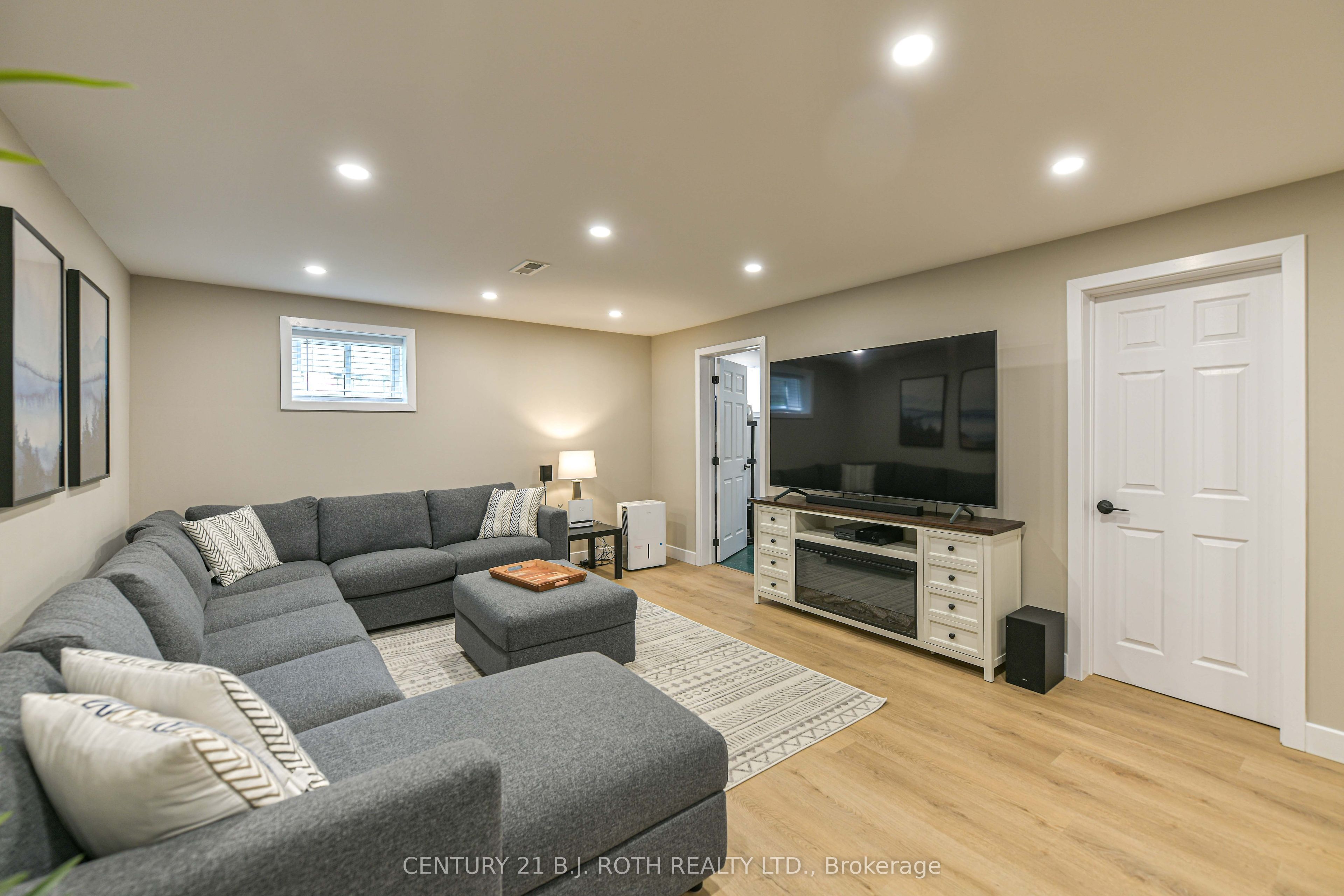 49 Bond Street Property Photo 31