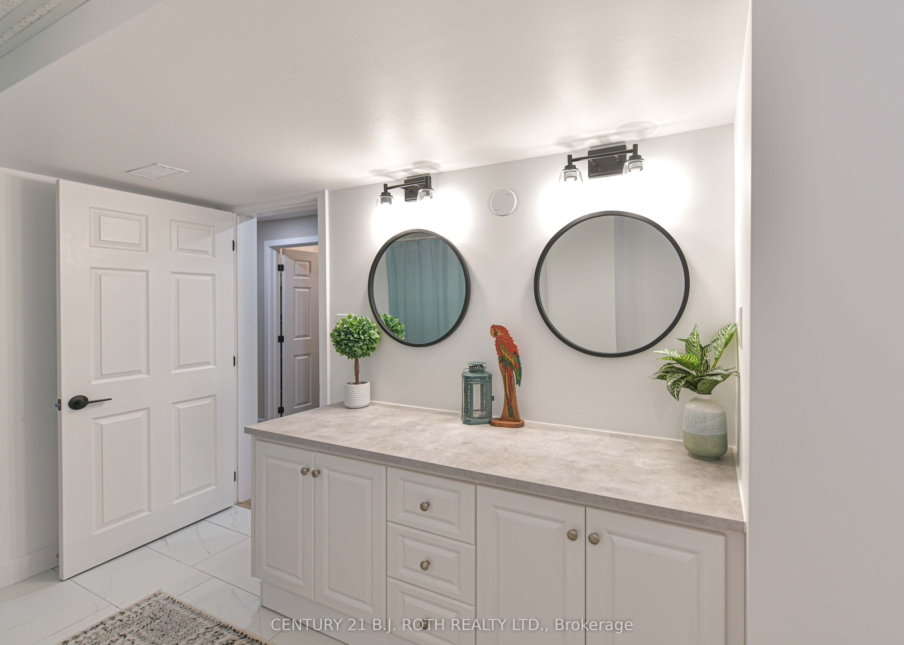 49 Bond Street Property Photo 35