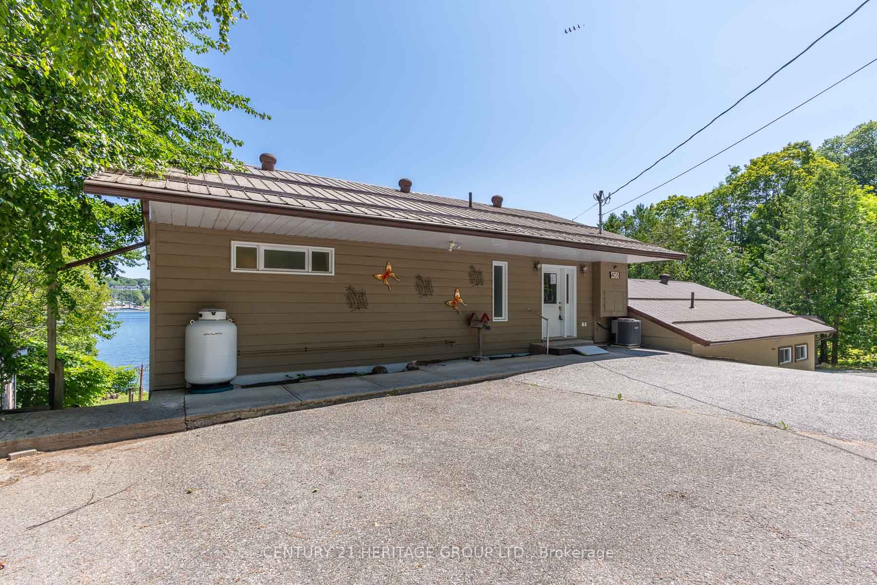 405 Champlain Road Property Photo 4