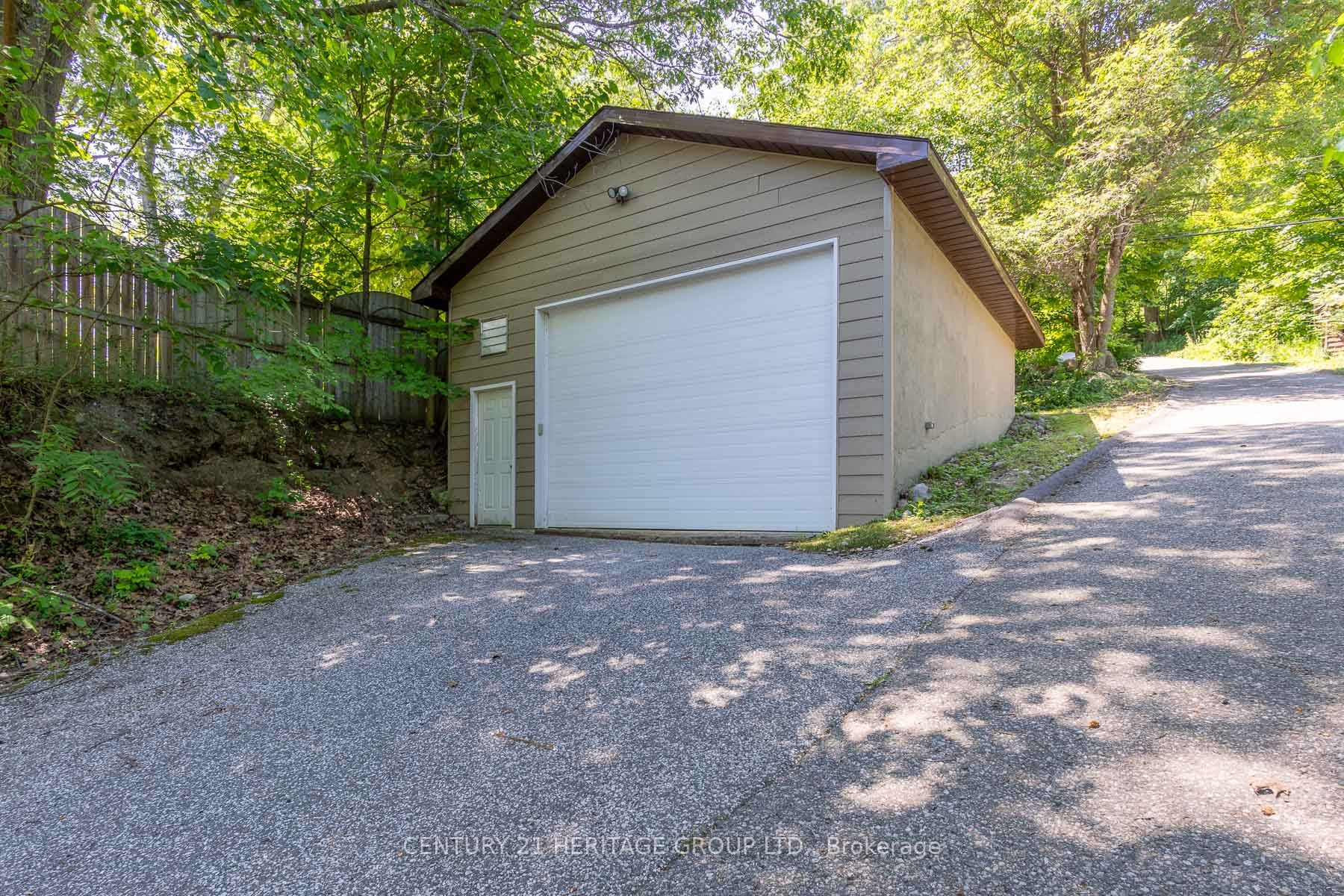 405 Champlain Road Property Photo 5