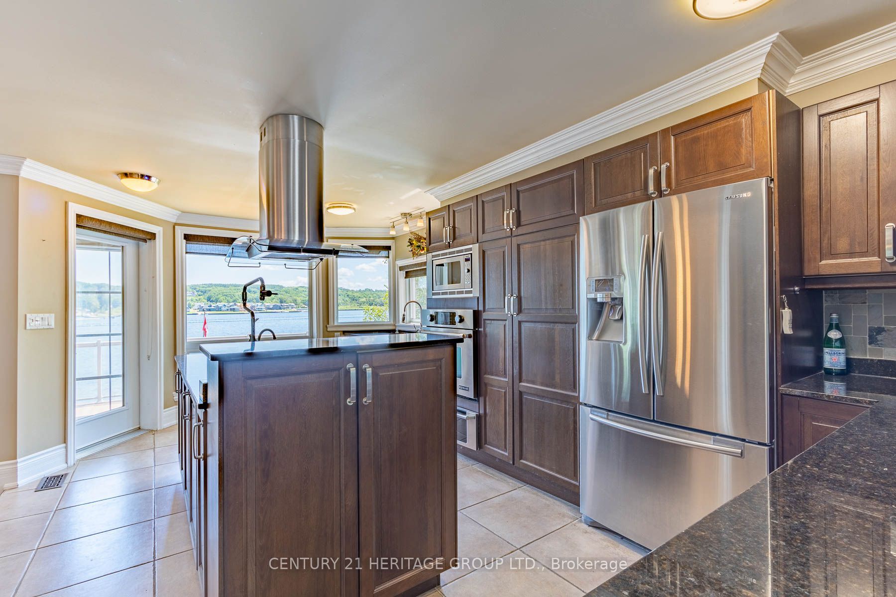 405 Champlain Road Property Photo 6