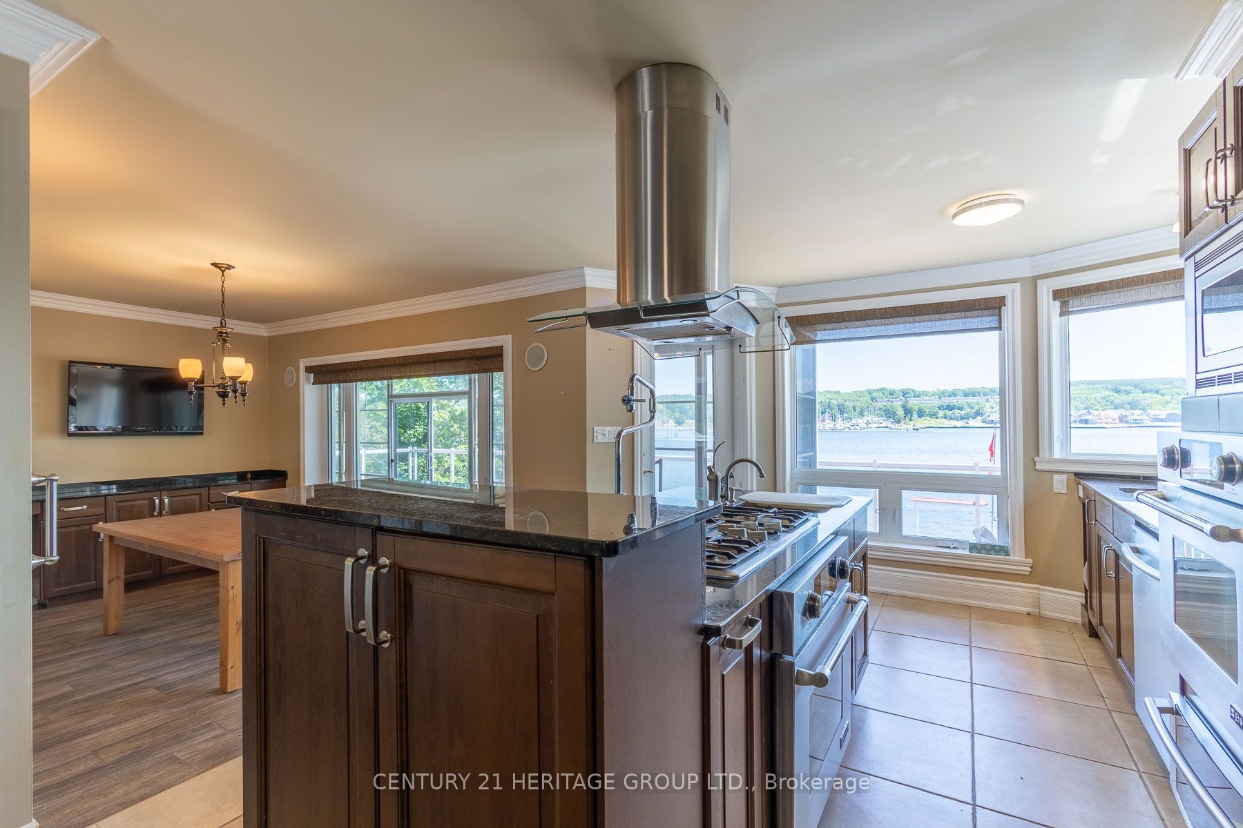 405 Champlain Road Property Photo 7