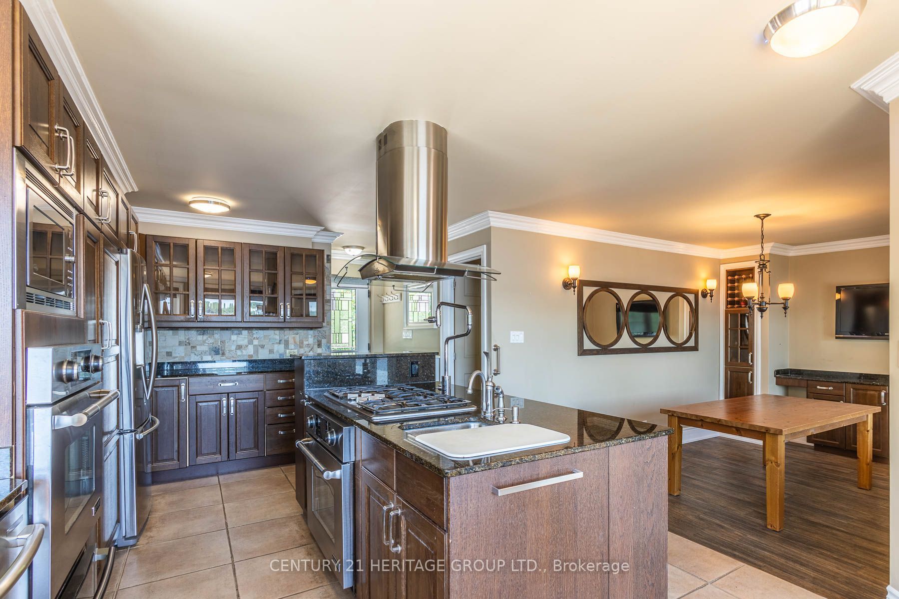 405 Champlain Road Property Photo 8