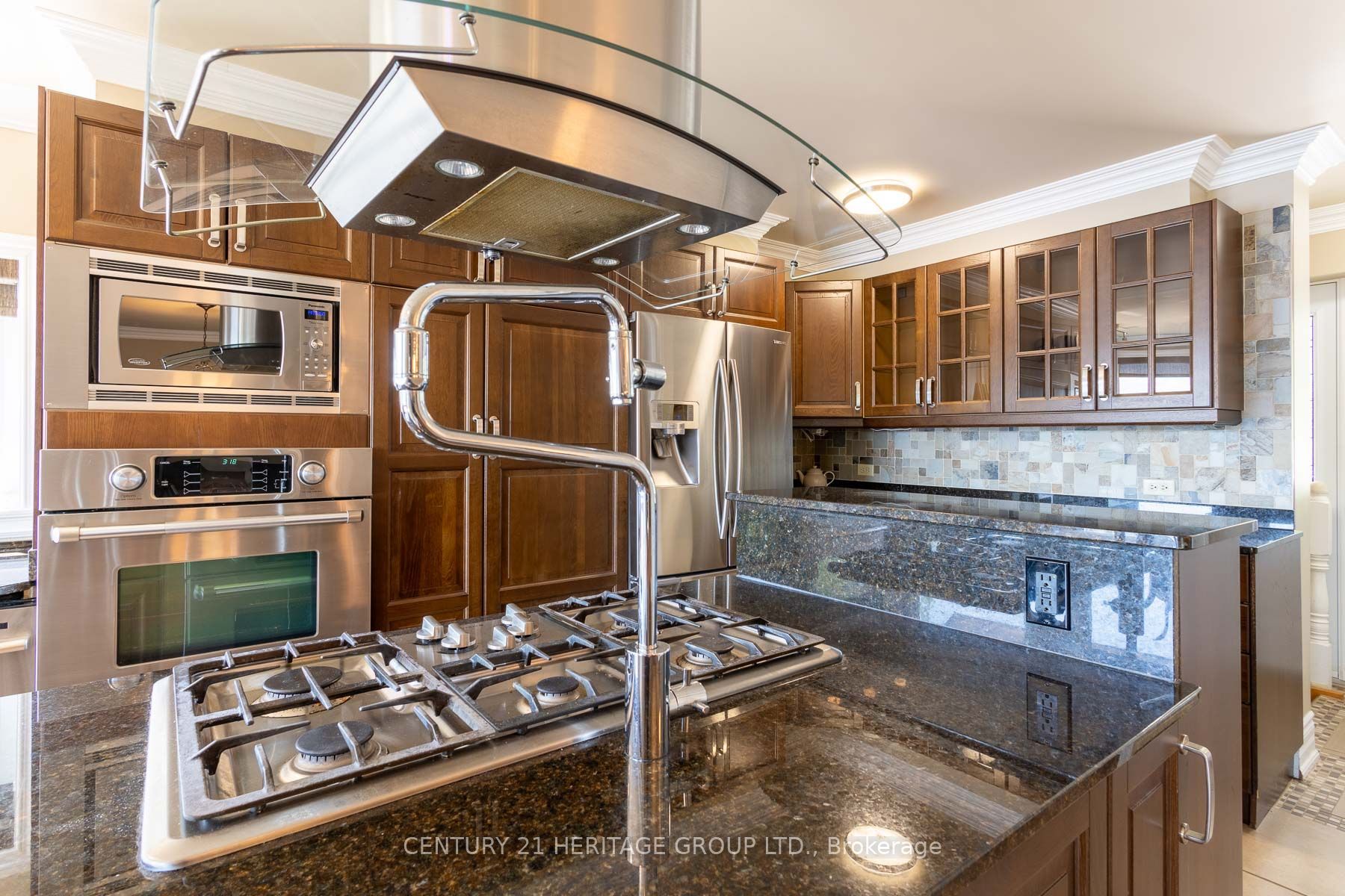 405 Champlain Road Property Photo 10