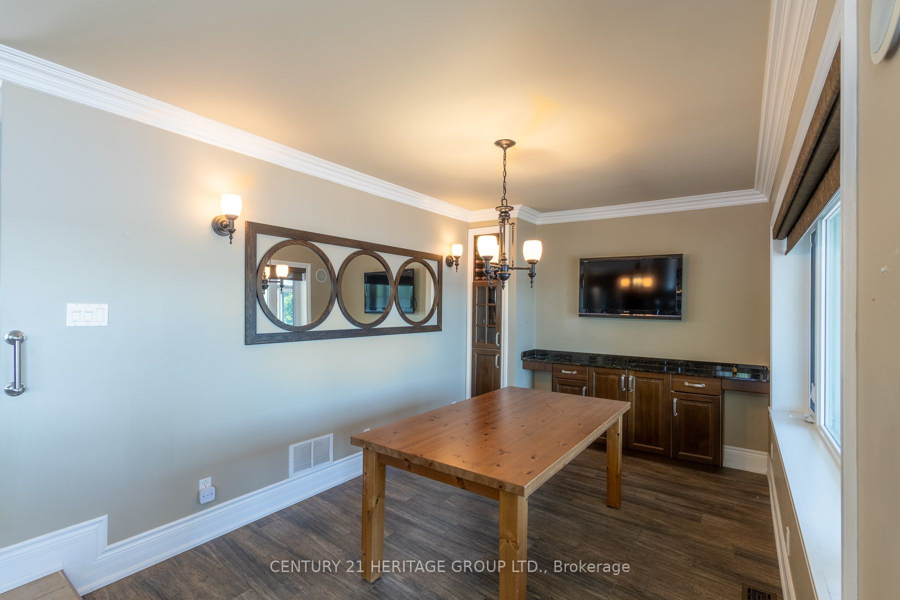 405 Champlain Road Property Photo 12
