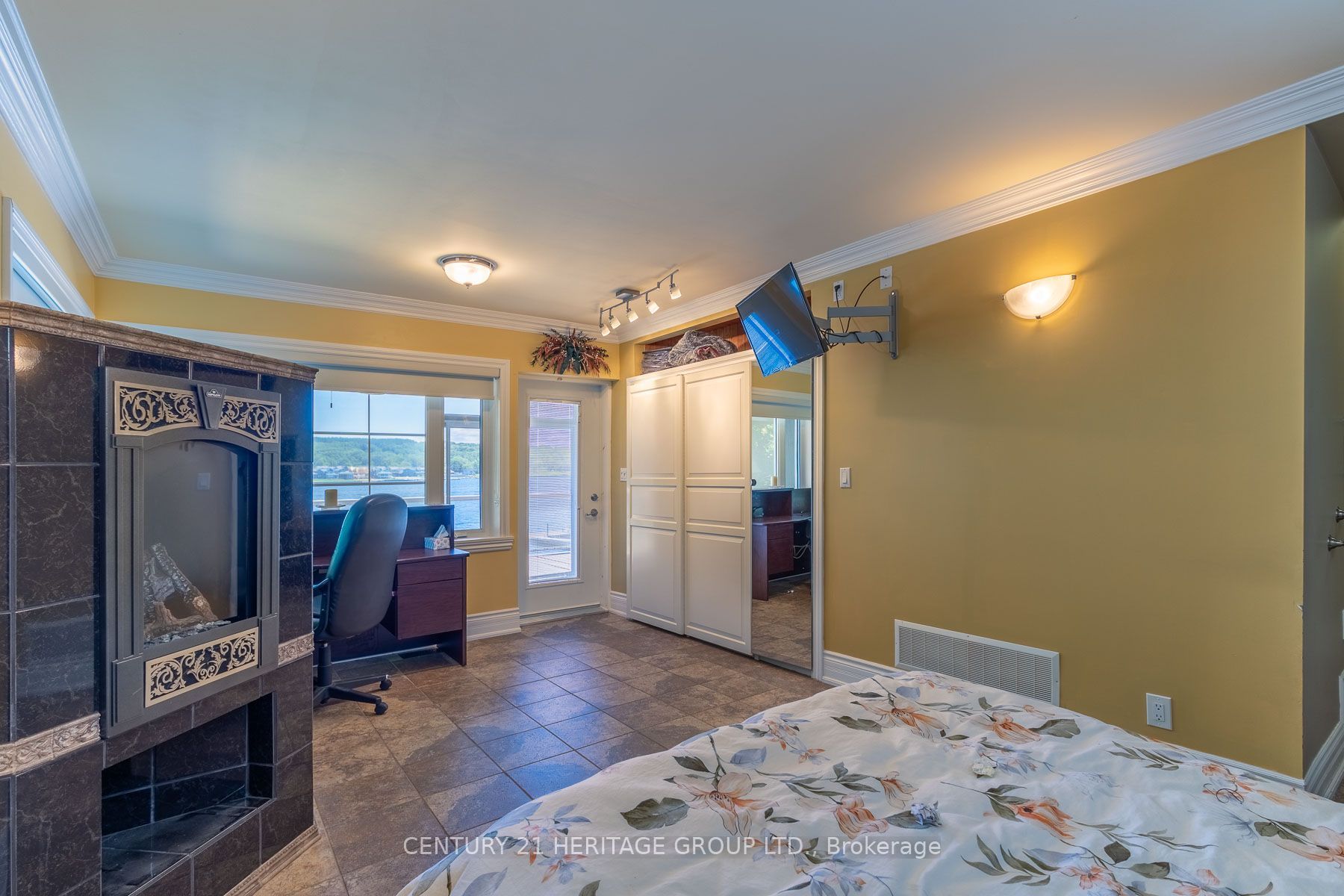 405 Champlain Road Property Photo 16