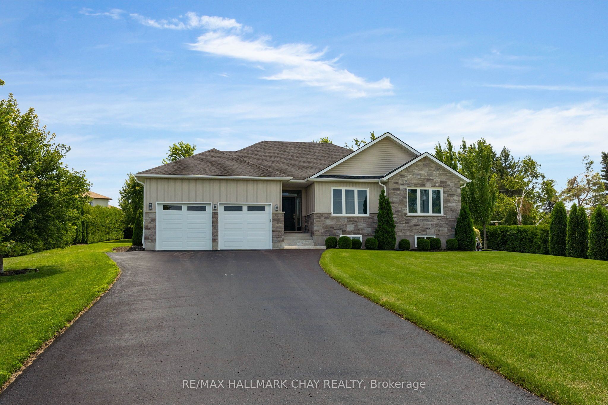 1415 15 16 Side Road E Property Photo 1