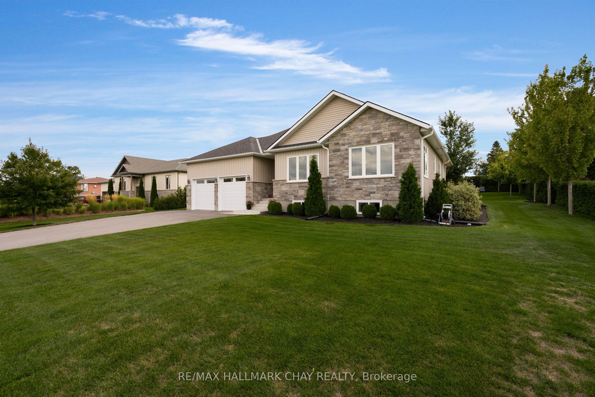1415 15 16 Side Road E Property Photo 4