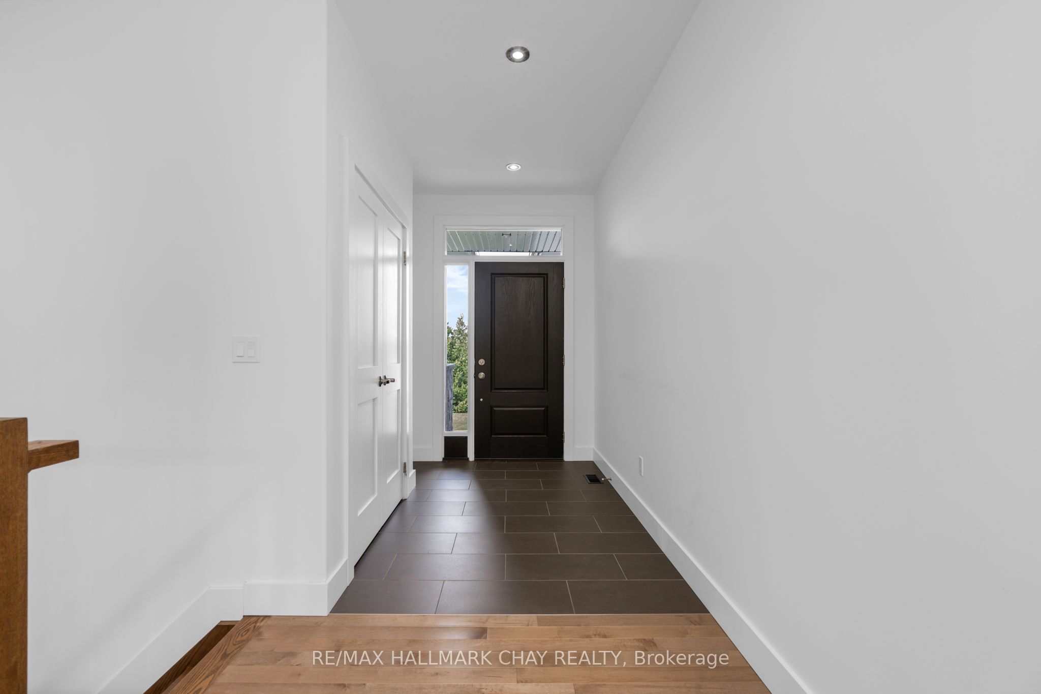 1415 15 16 Side Road E Property Photo 5