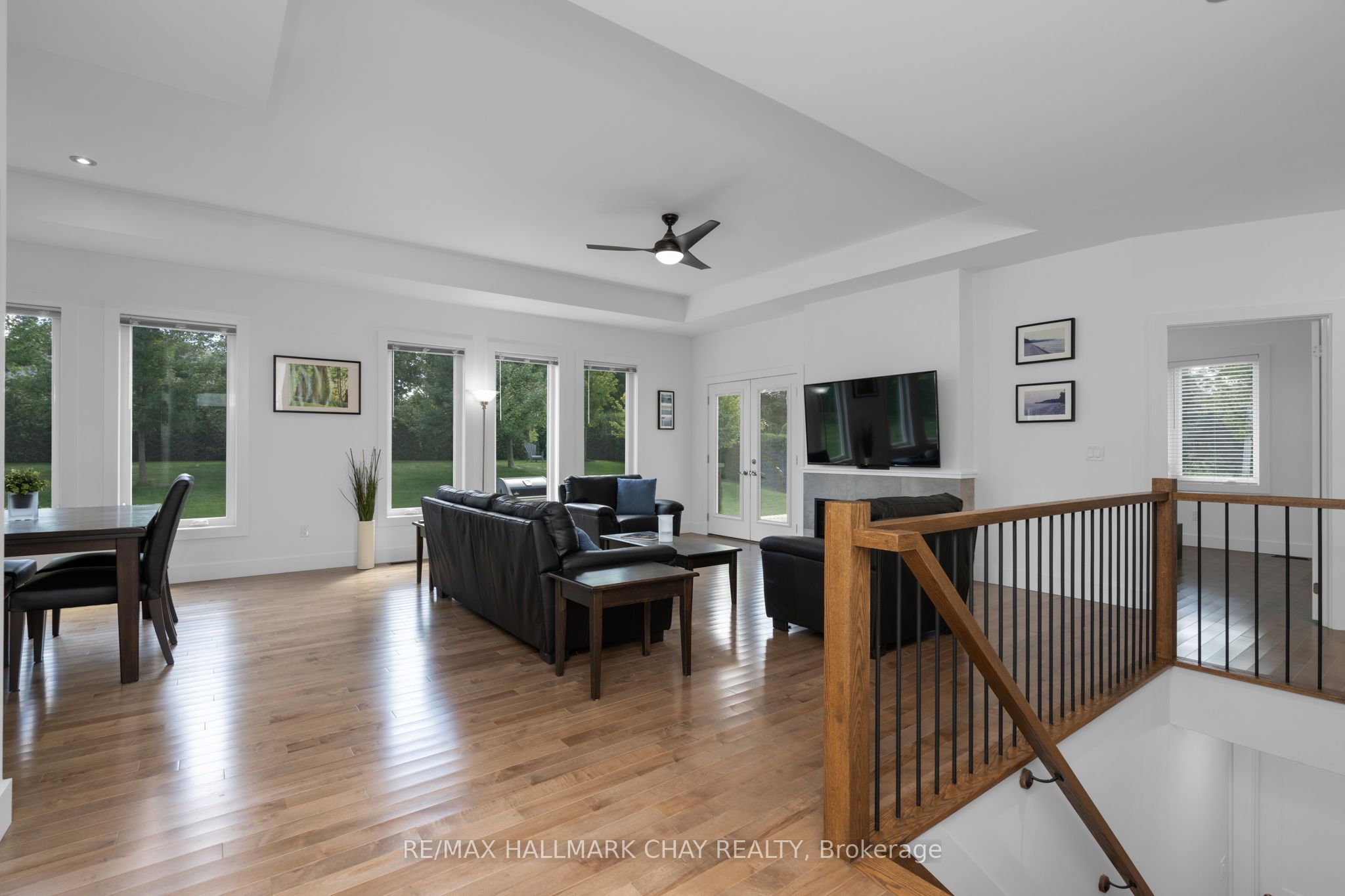 1415 15 16 Side Road E Property Photo 6