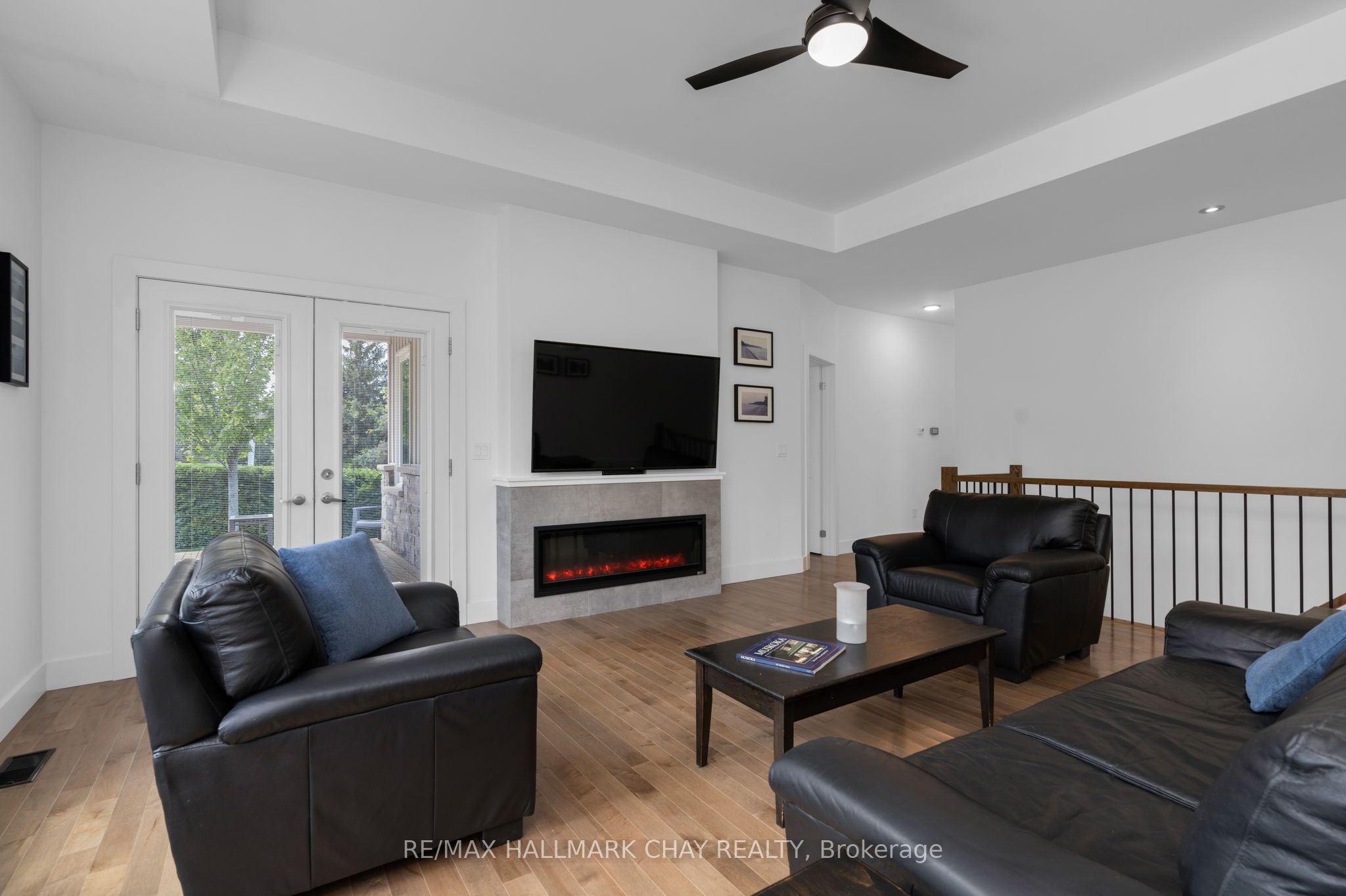 1415 15 16 Side Road E Property Photo 7