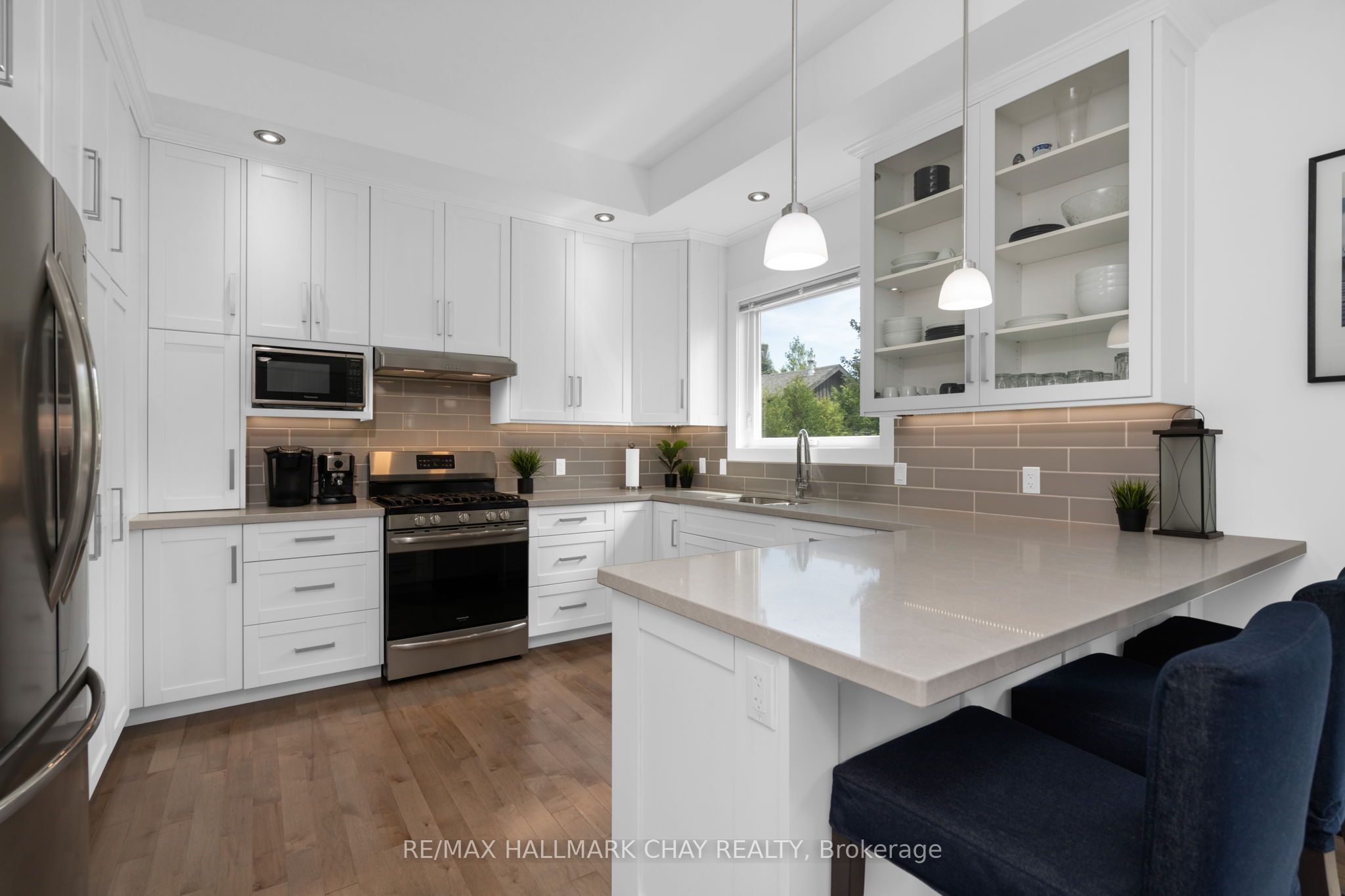1415 15 16 Side Road E Property Photo 13