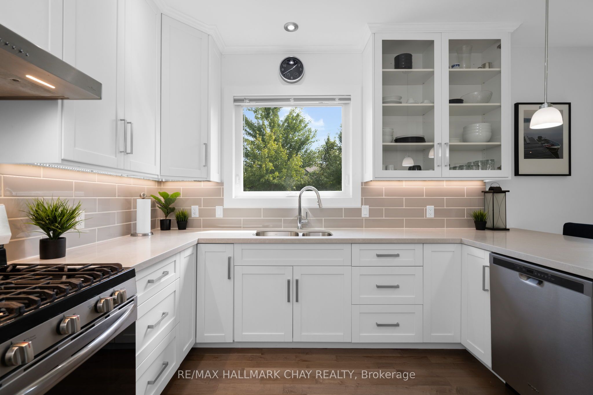 1415 15 16 Side Road E Property Photo 15