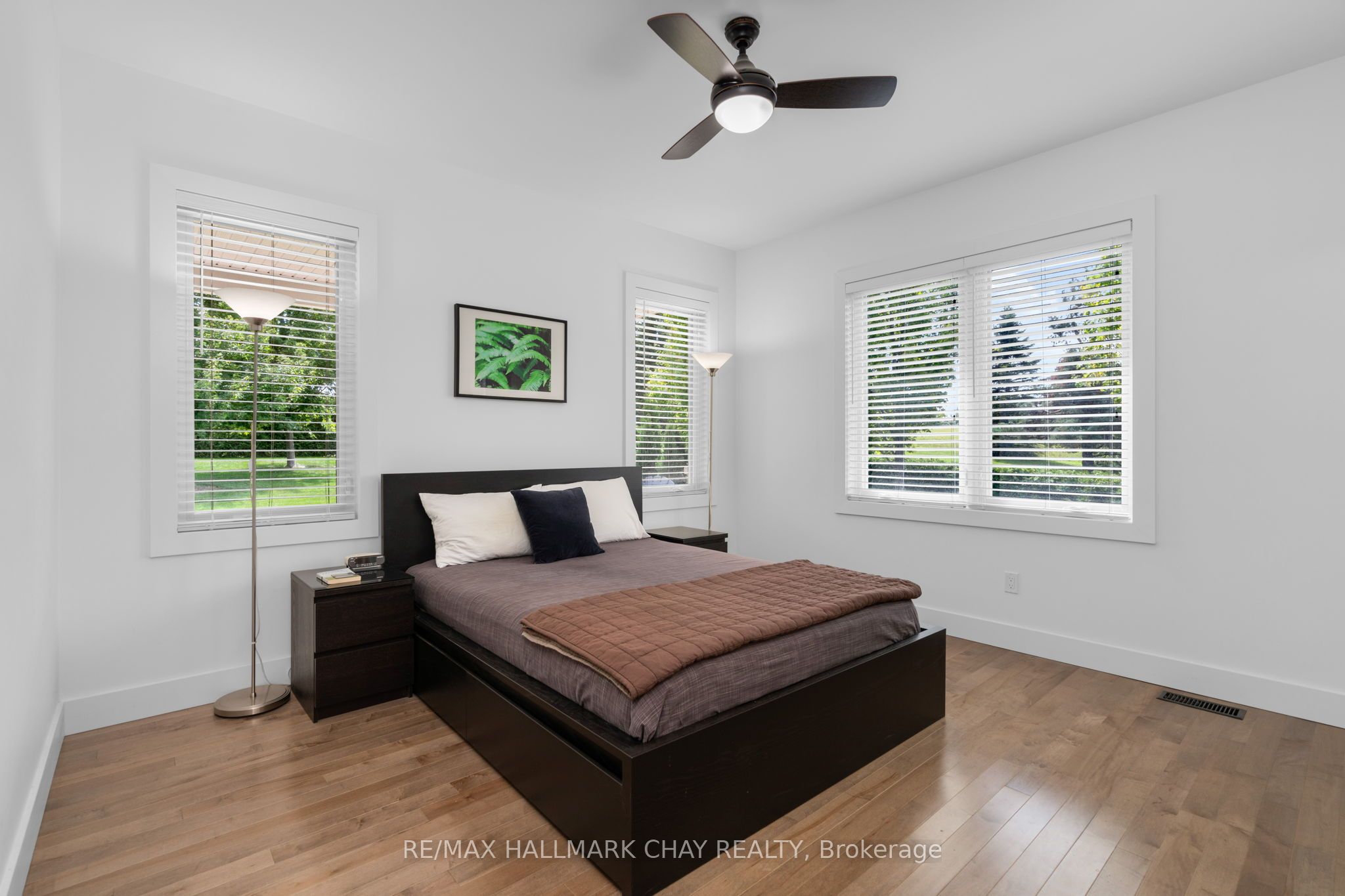 1415 15 16 Side Road E Property Photo 21