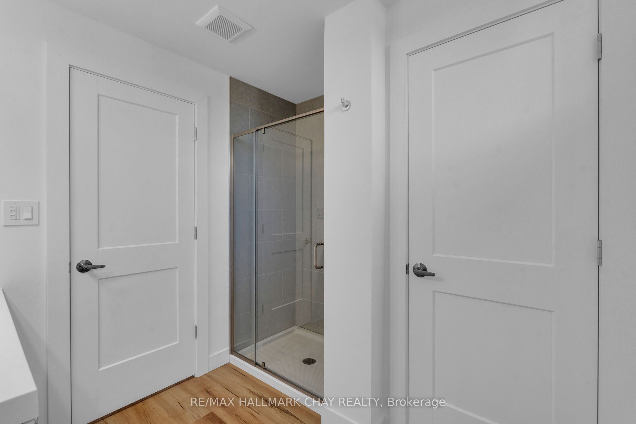 1415 15 16 Side Road E Property Photo 33