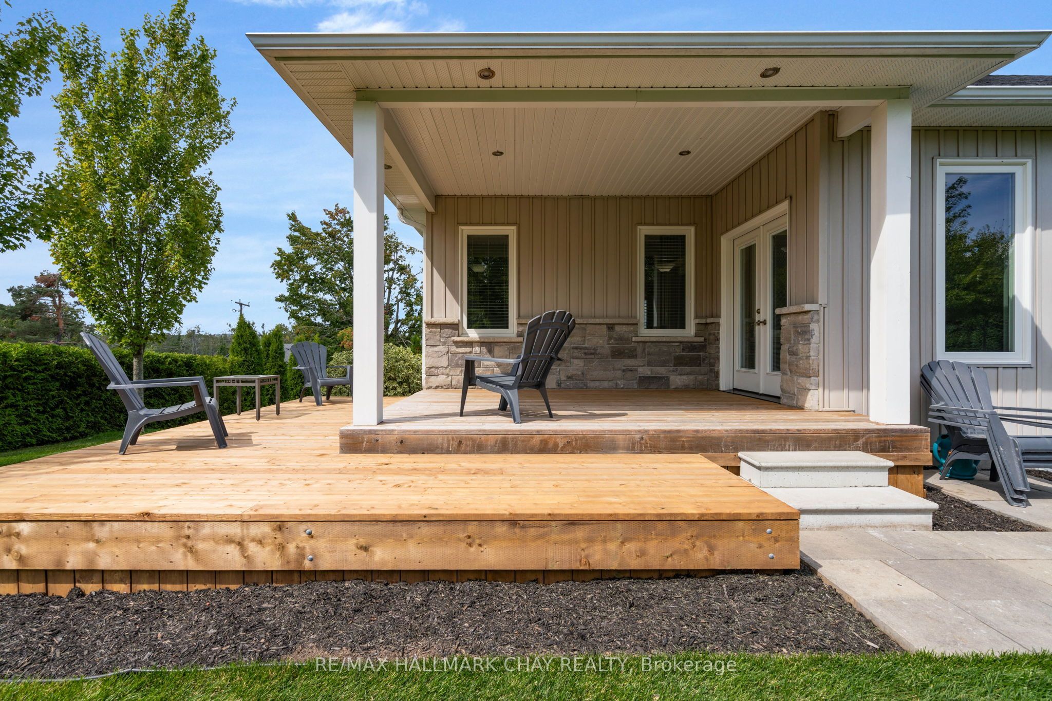 1415 15 16 Side Road E Property Photo 37