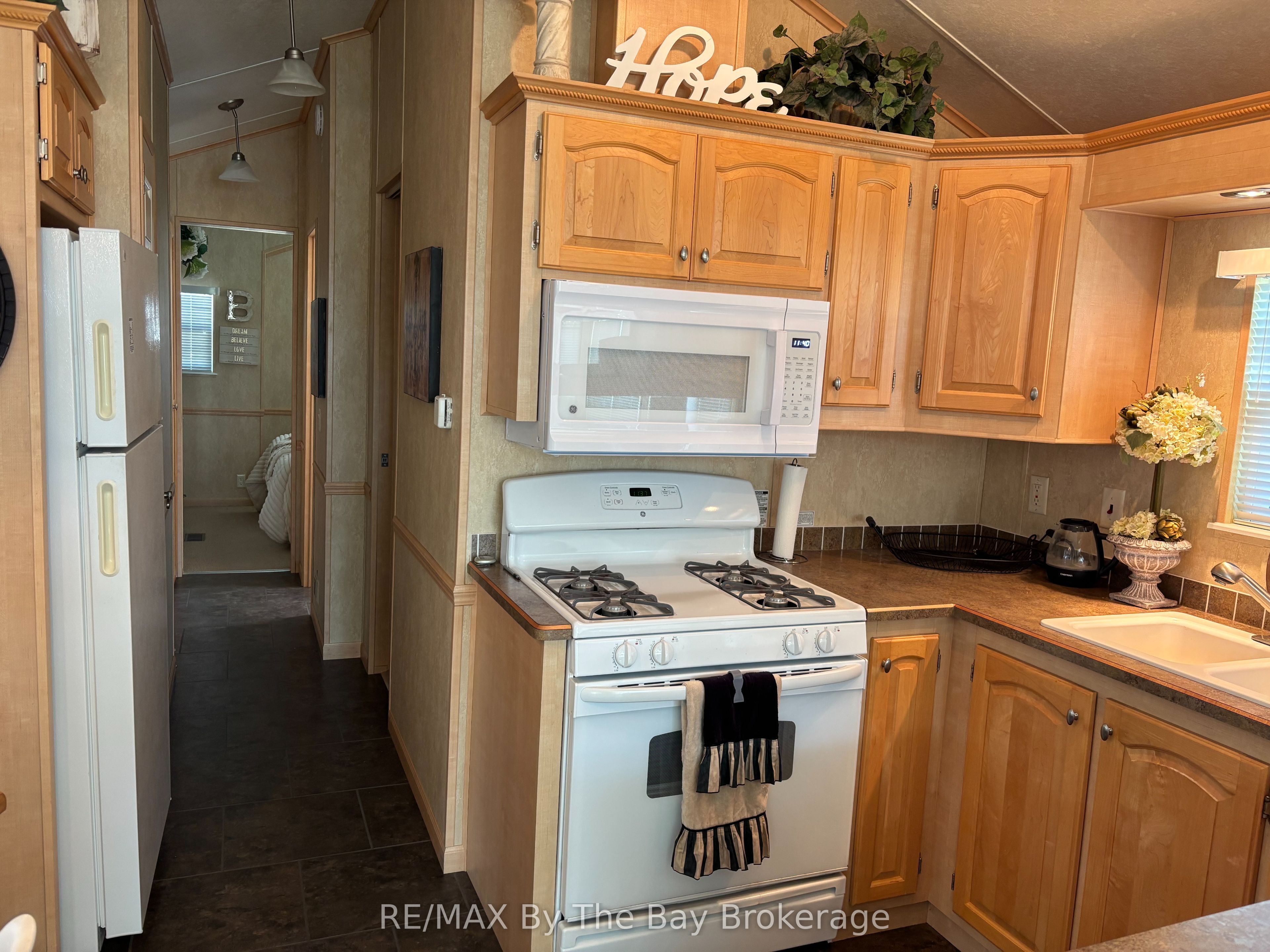 9 White Pines Trail Property Photo 13