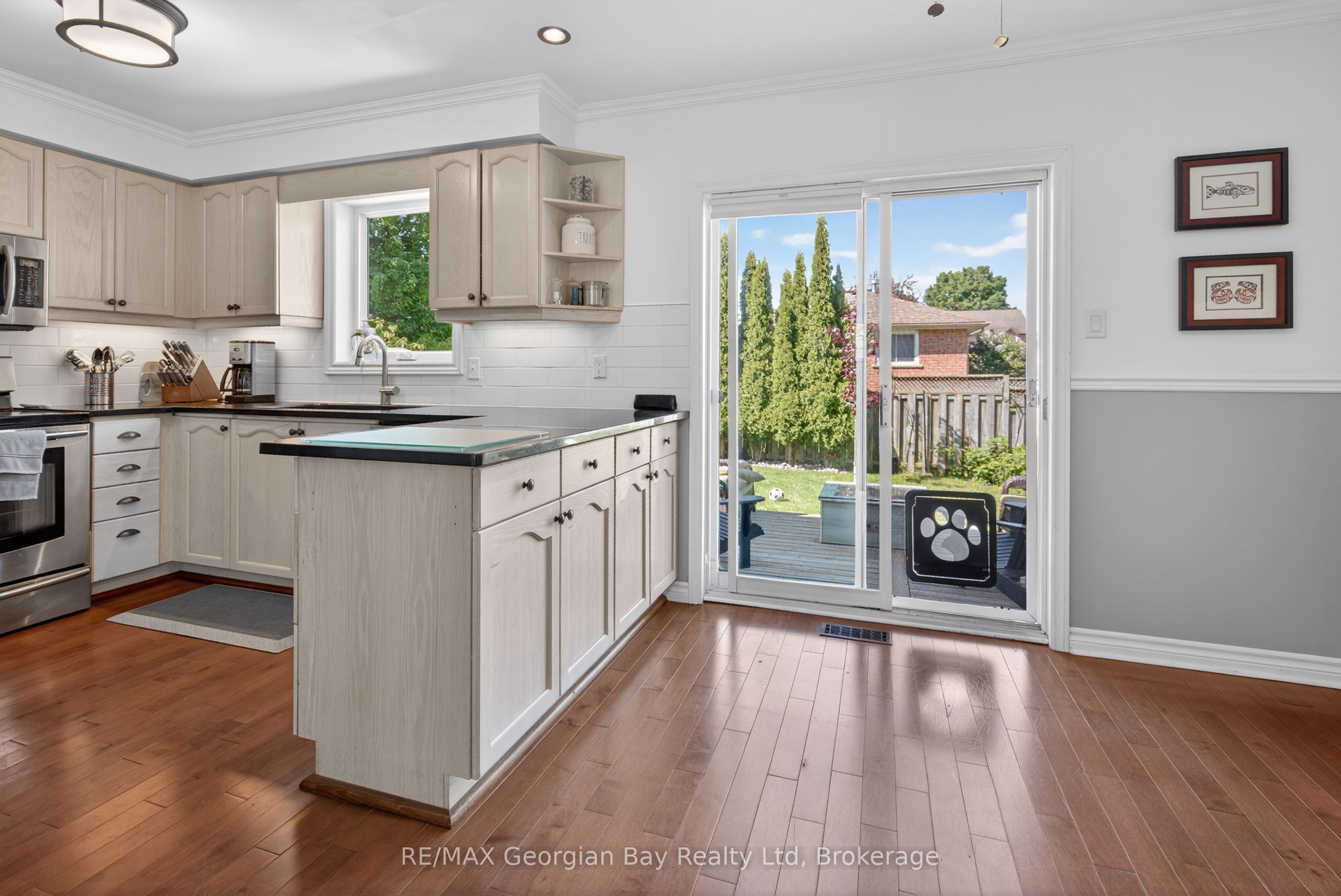 911 Watson Place Property Photo 9