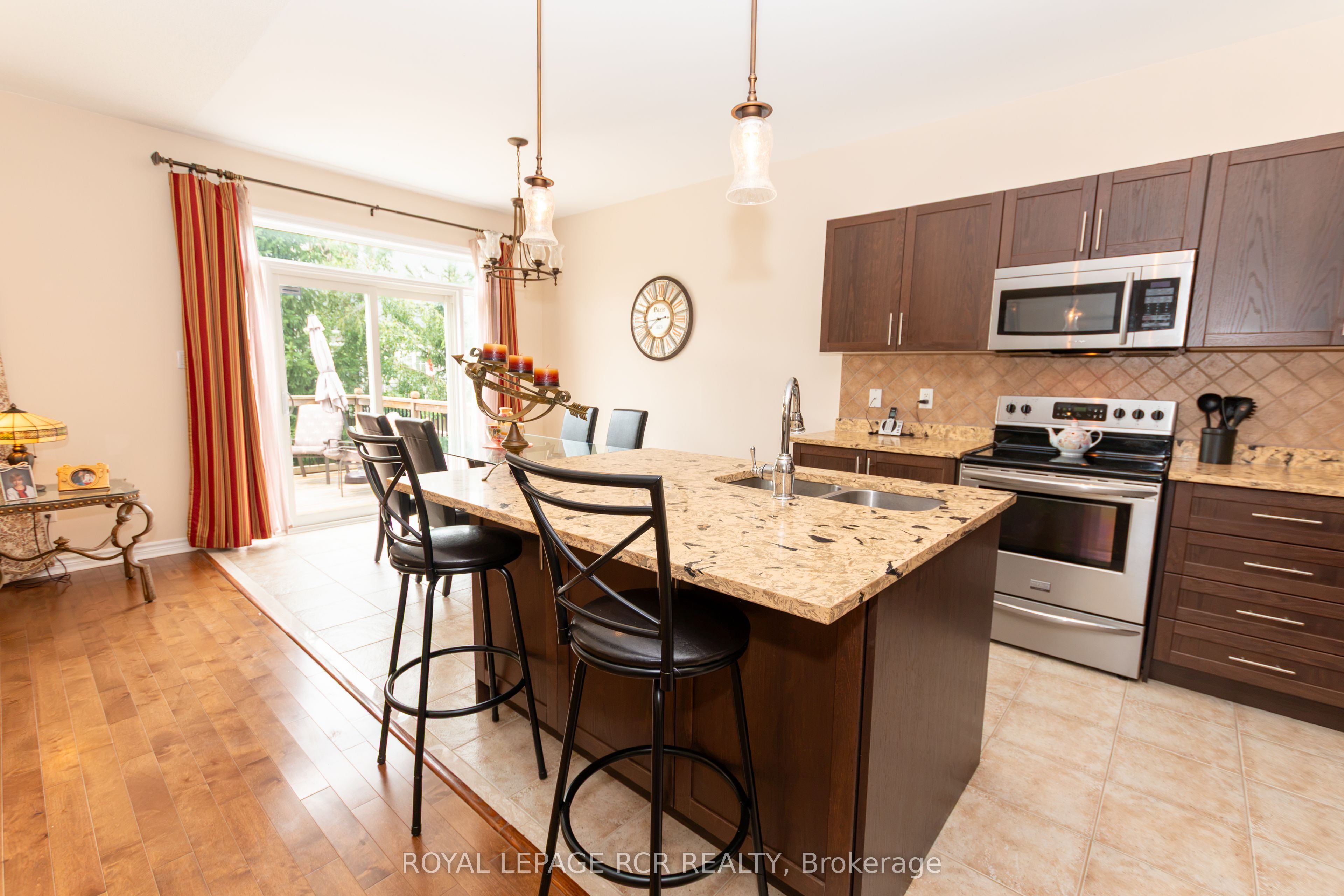 135 White Sands Way Property Photo 2