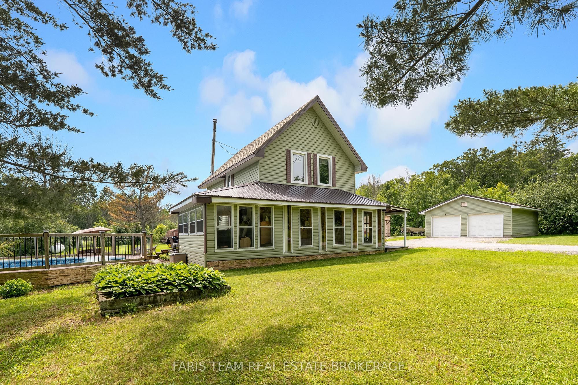2289 Kinnear Side Road Property Photo 2